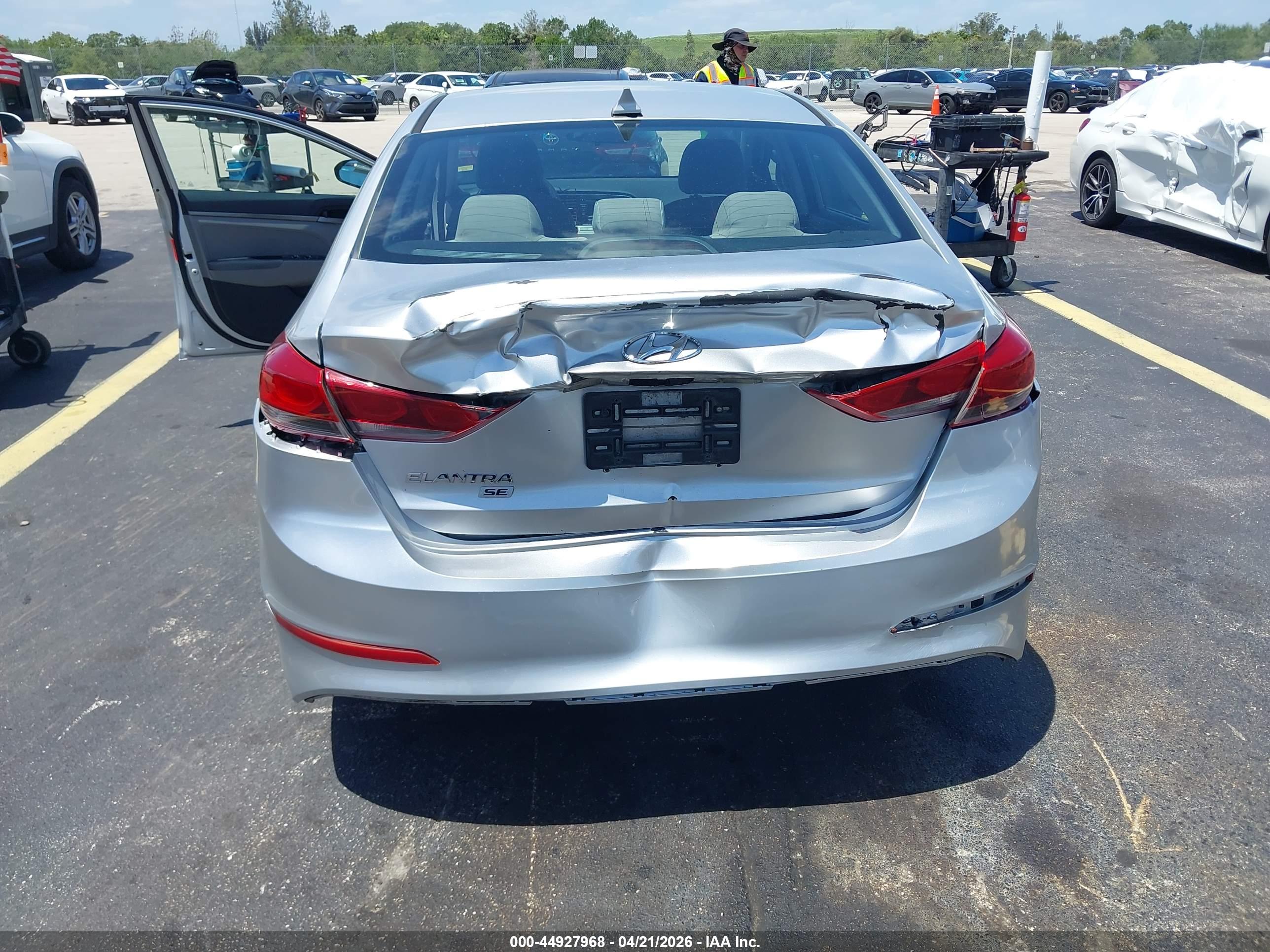 HYUNDAI ELANTRA image 6