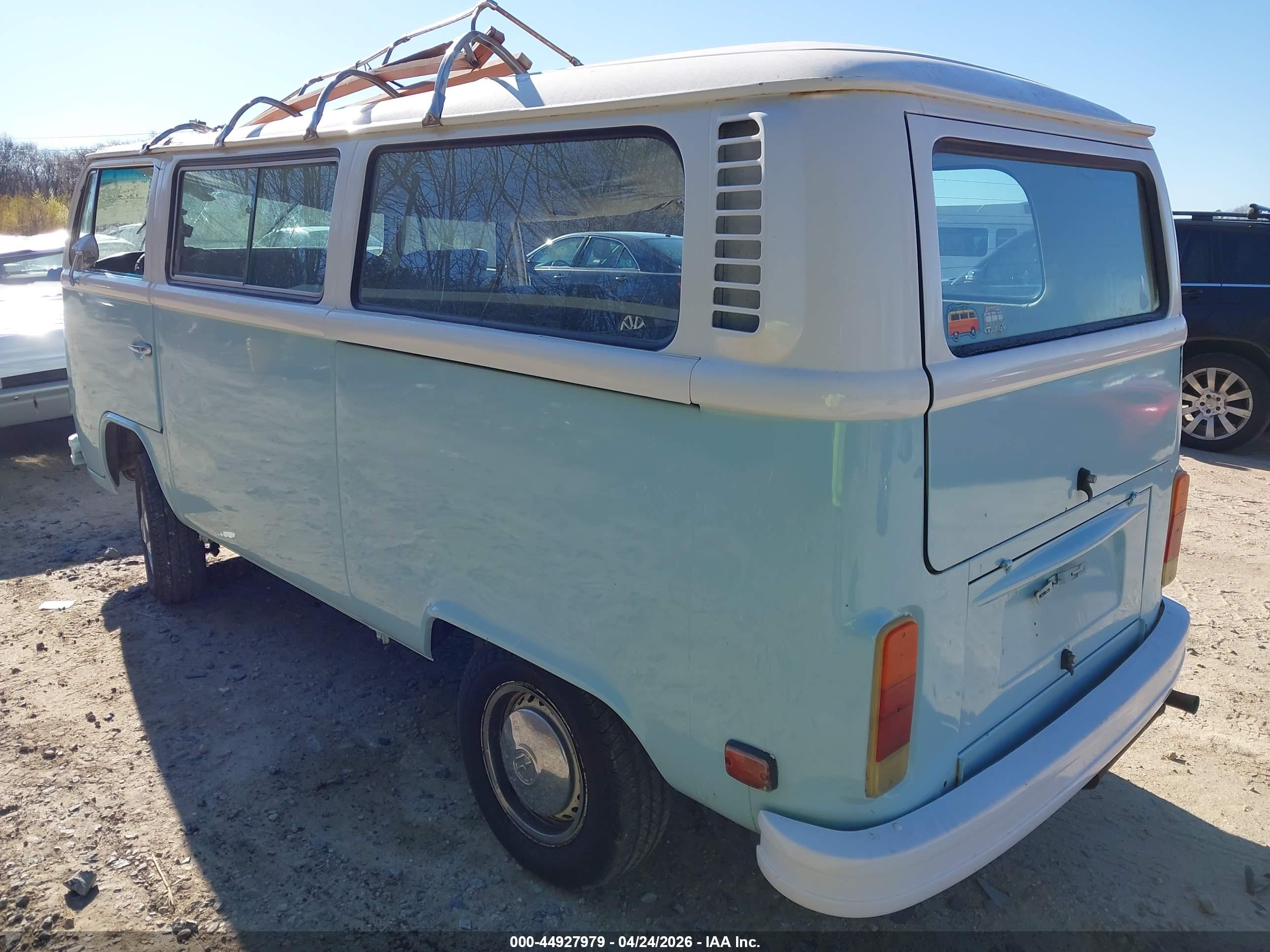 VOLKSWAGEN TRANSPORTER image 3