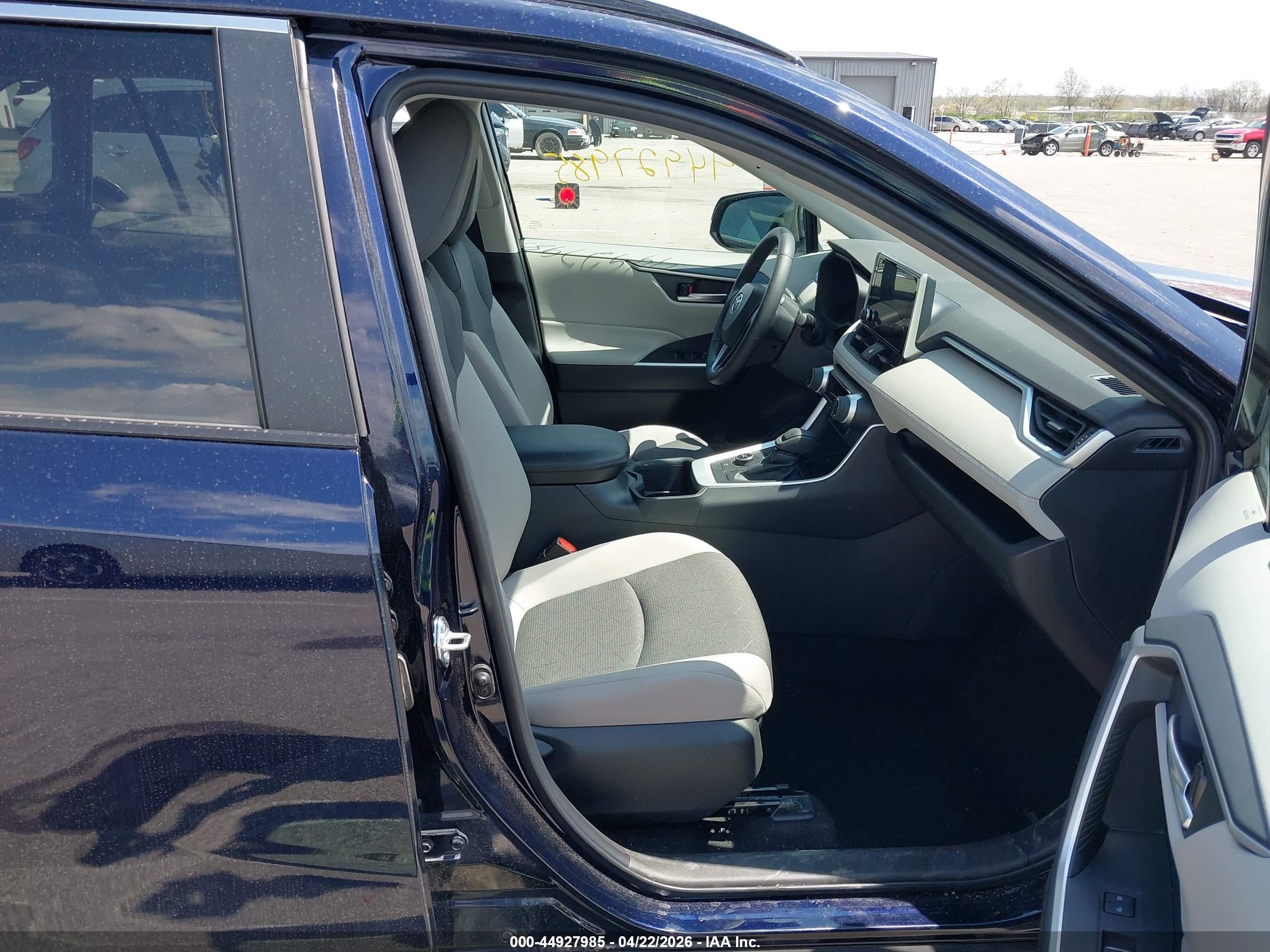 TOYOTA RAV4 image 5