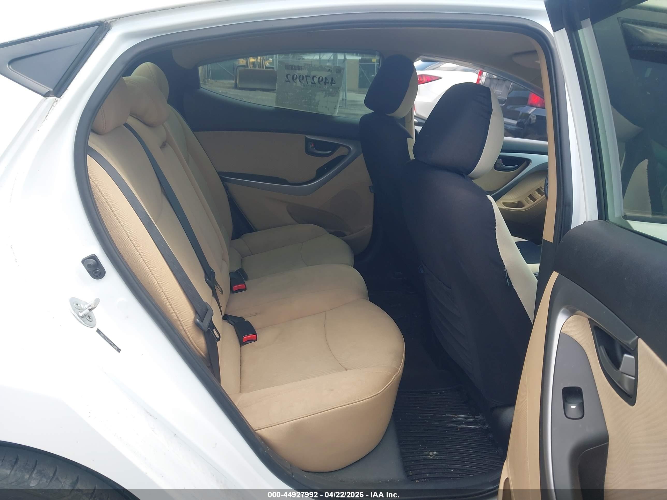 HYUNDAI ELANTRA image 8