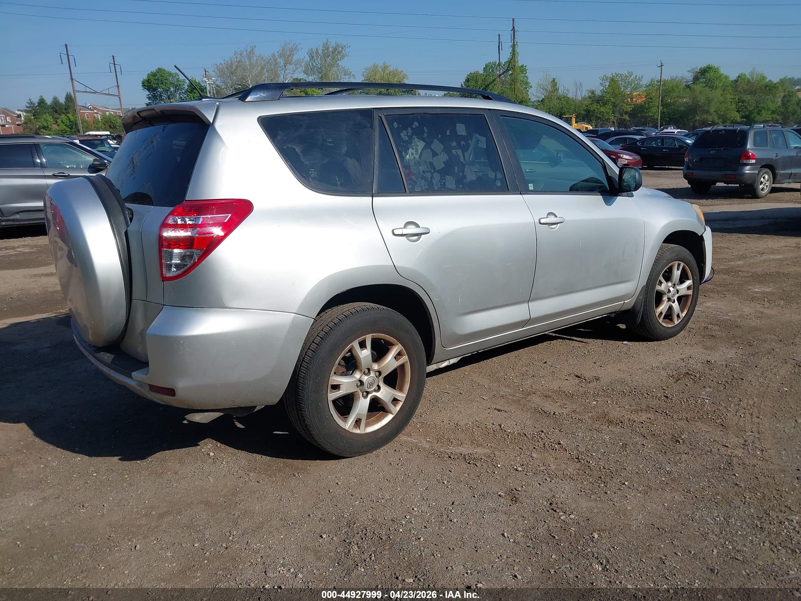 TOYOTA RAV4 image 4