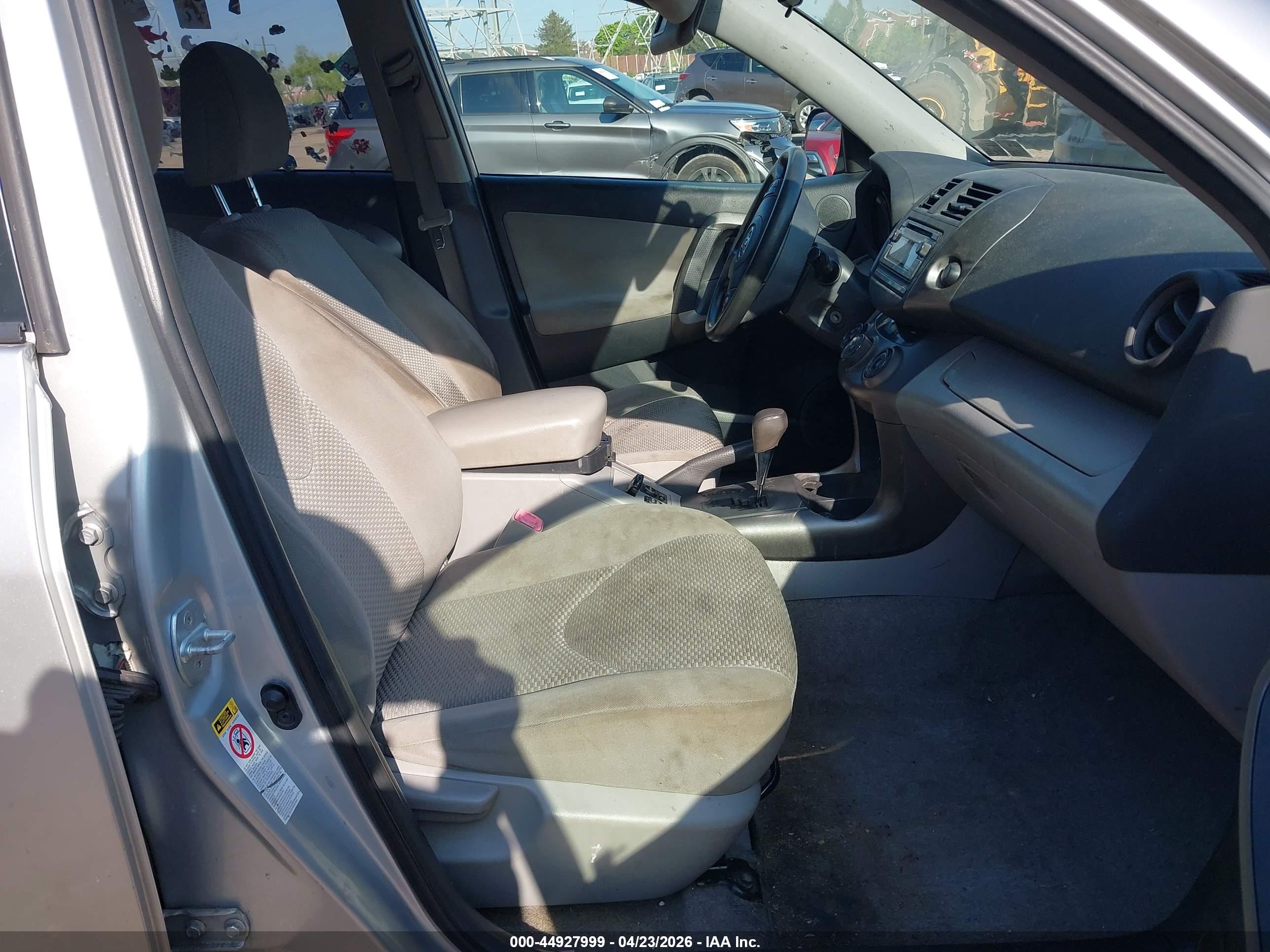 TOYOTA RAV4 image 5