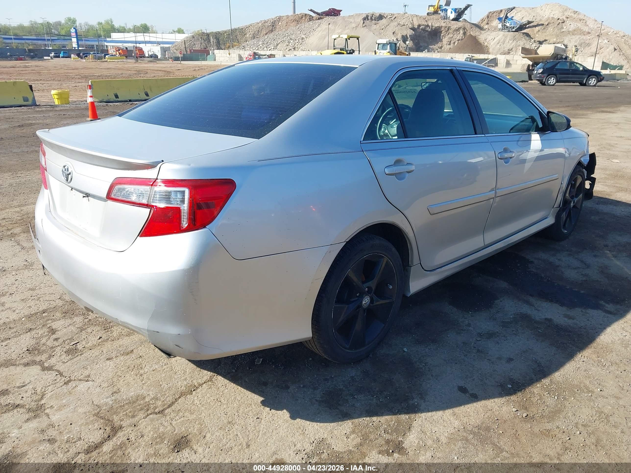 TOYOTA CAMRY image 4