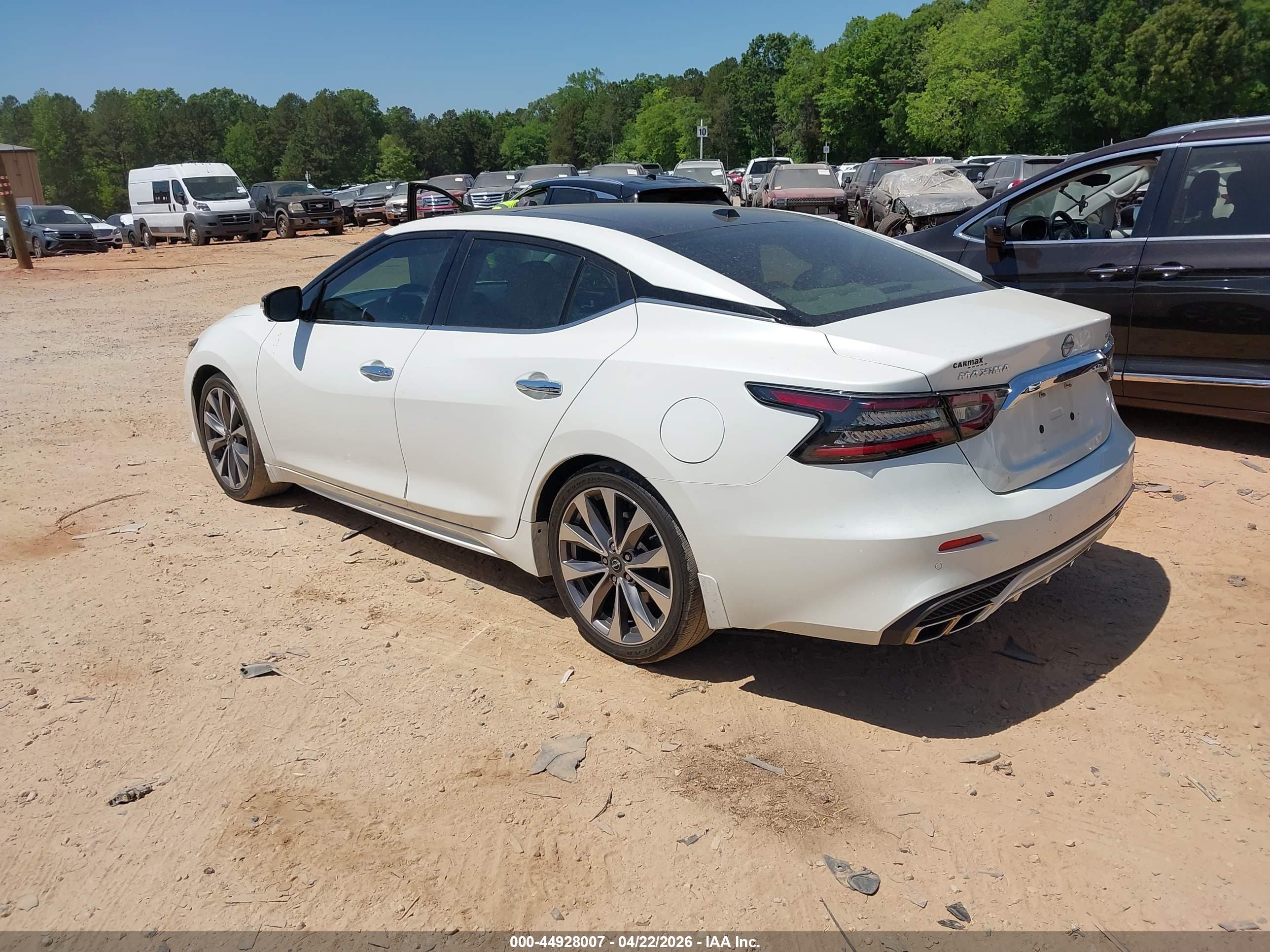 NISSAN MAXIMA image 3