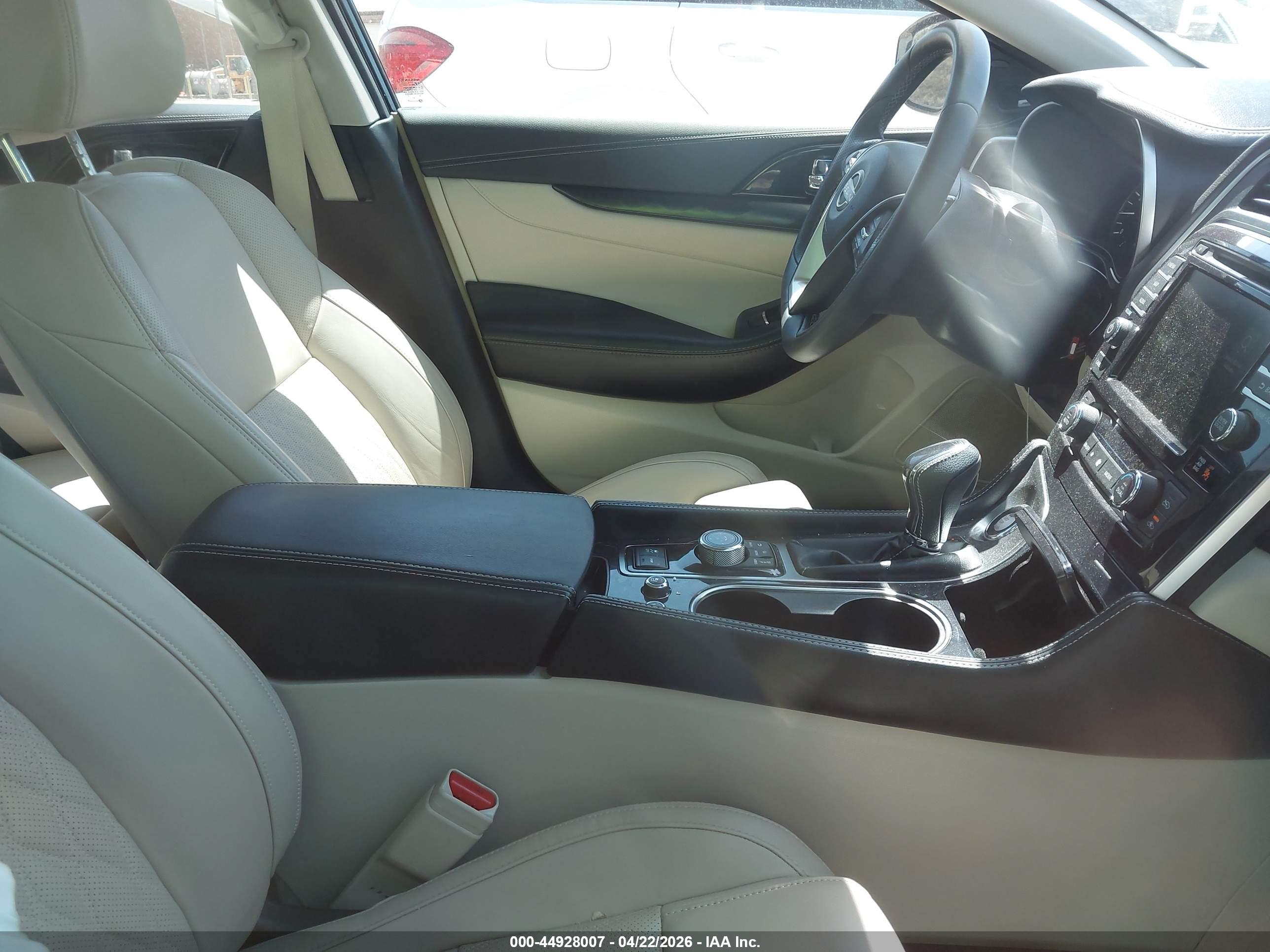 NISSAN MAXIMA image 5