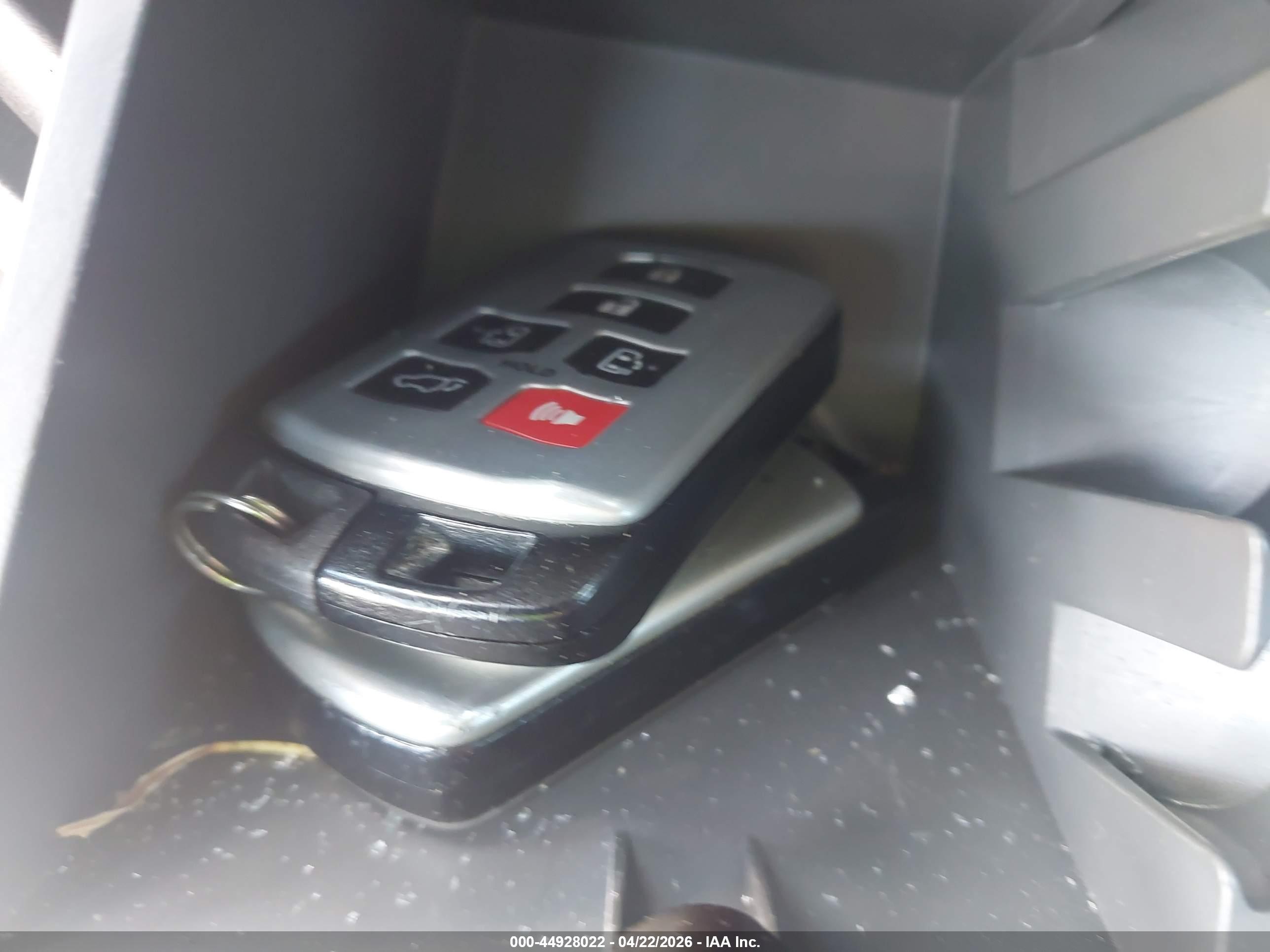 TOYOTA SIENNA image 11
