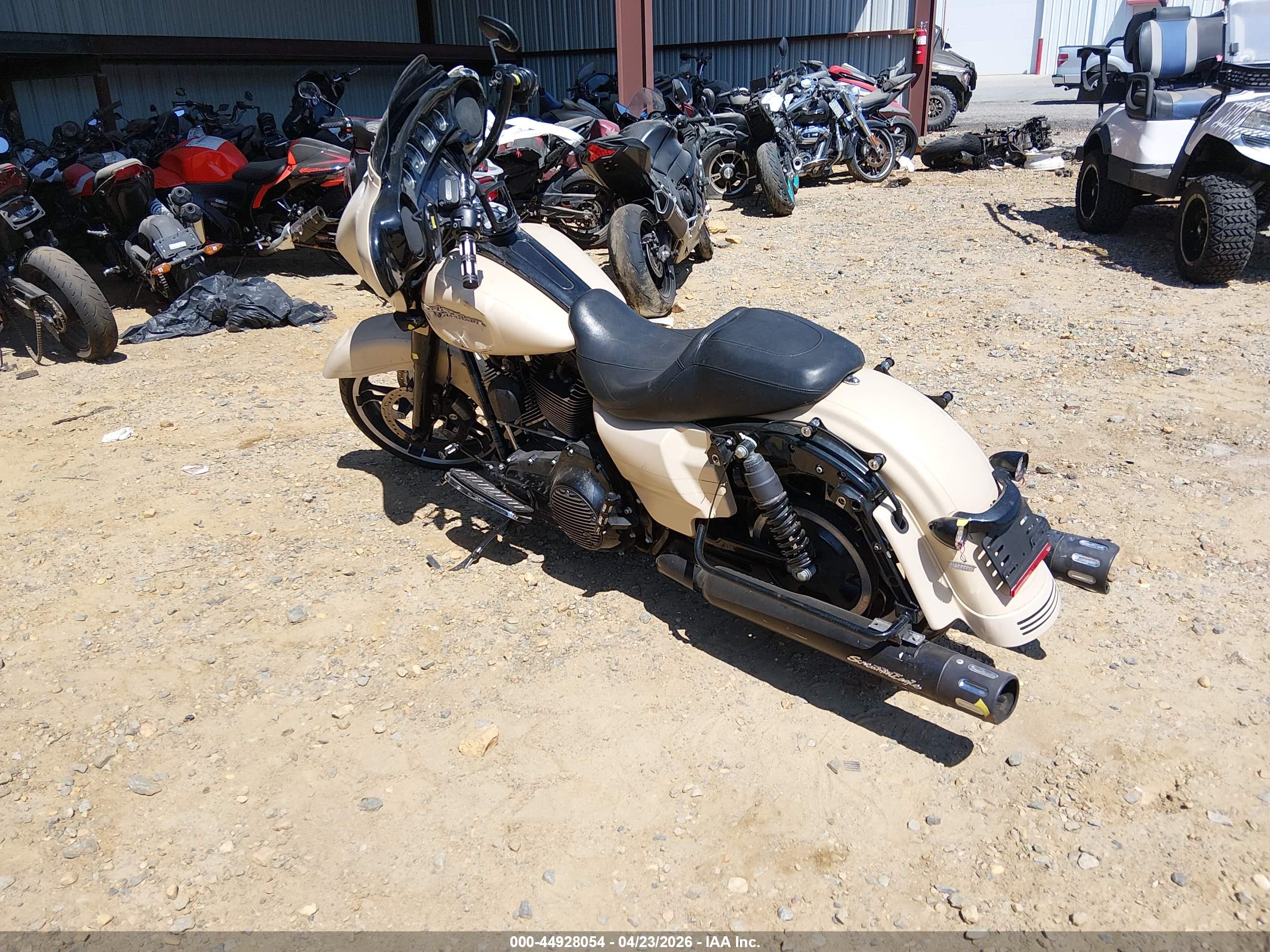HARLEY-DAVIDSON FLHXS image 3