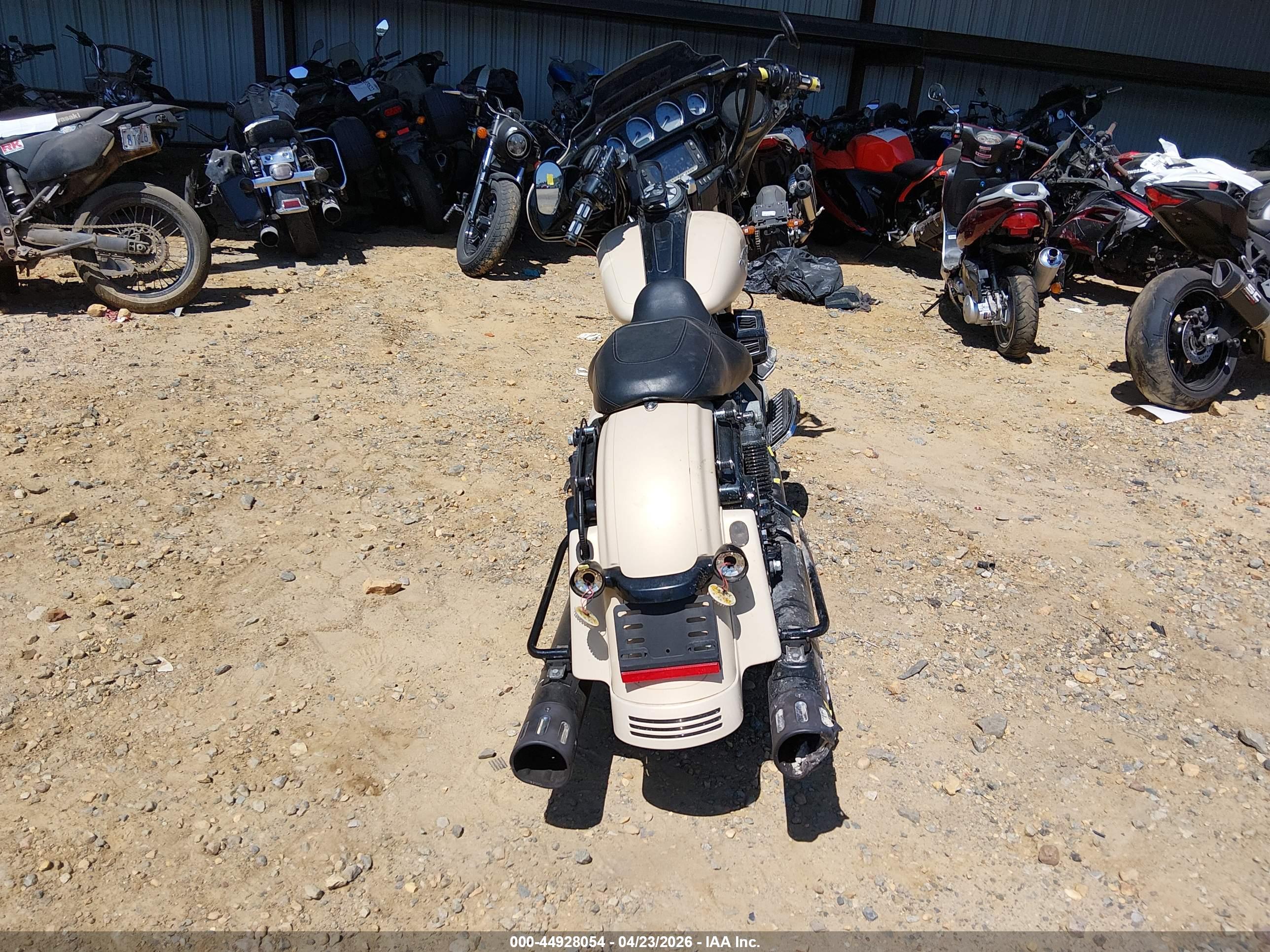 HARLEY-DAVIDSON FLHXS image 6