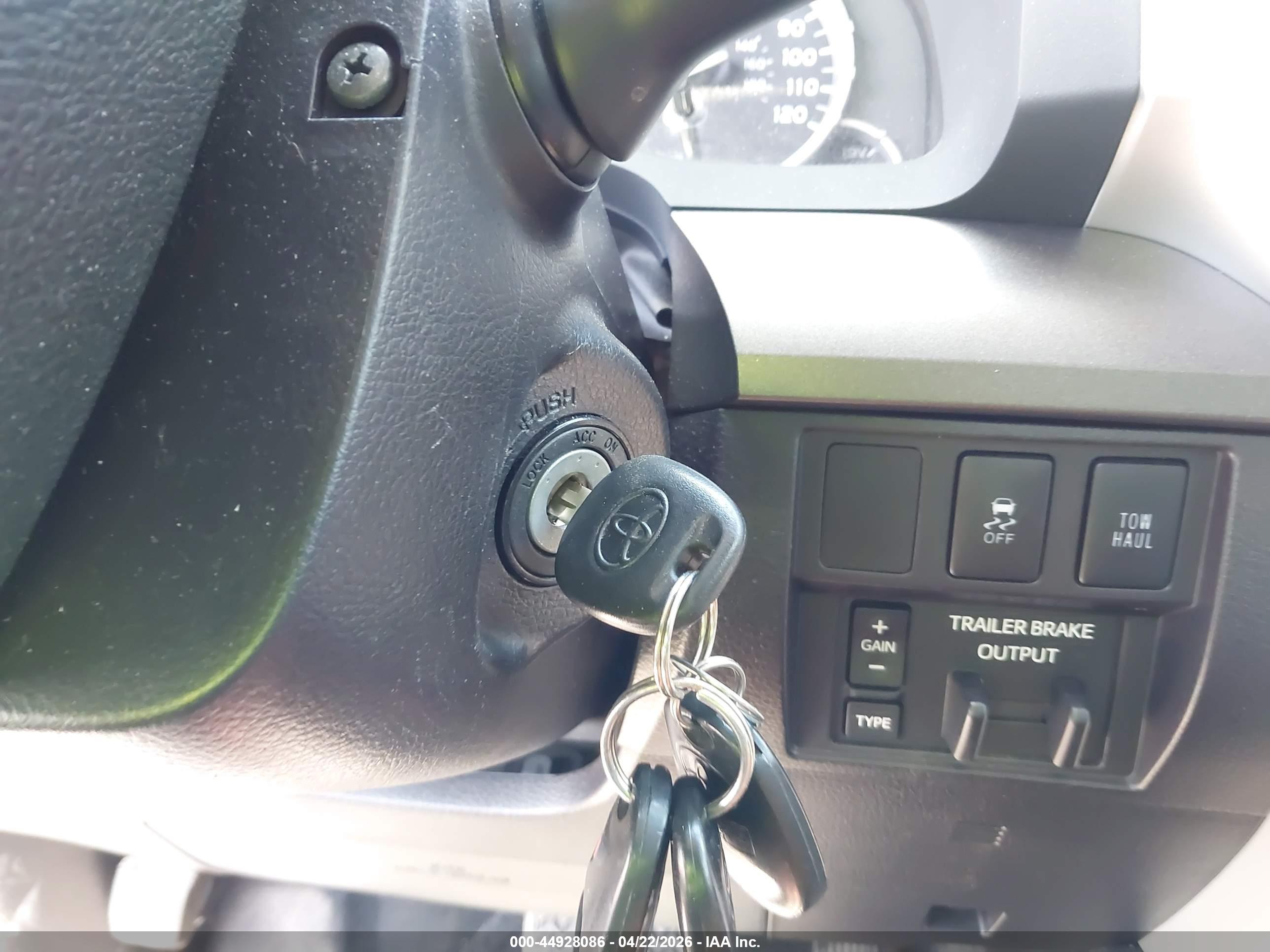 TOYOTA TUNDRA image 11