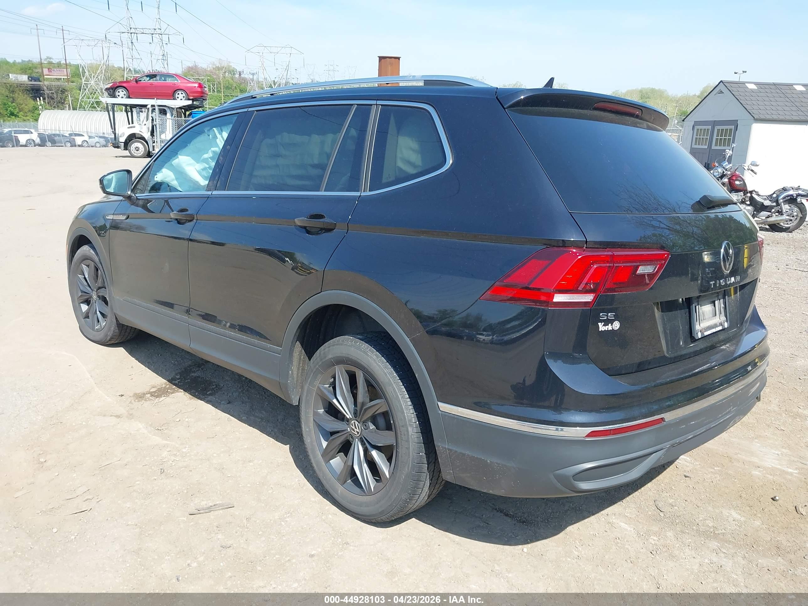 VOLKSWAGEN TIGUAN image 3