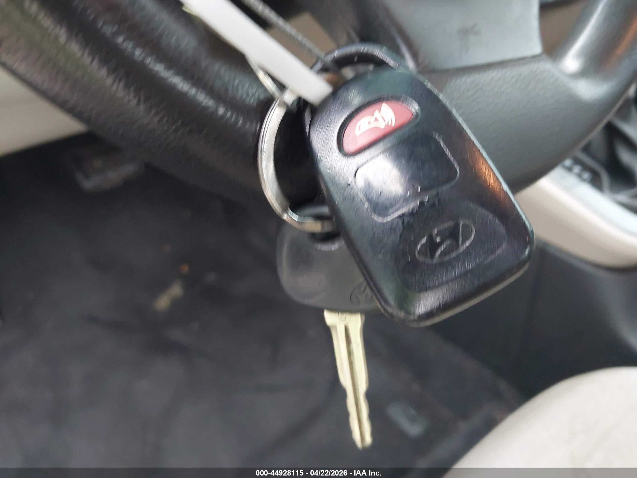 HYUNDAI ELANTRA image 11