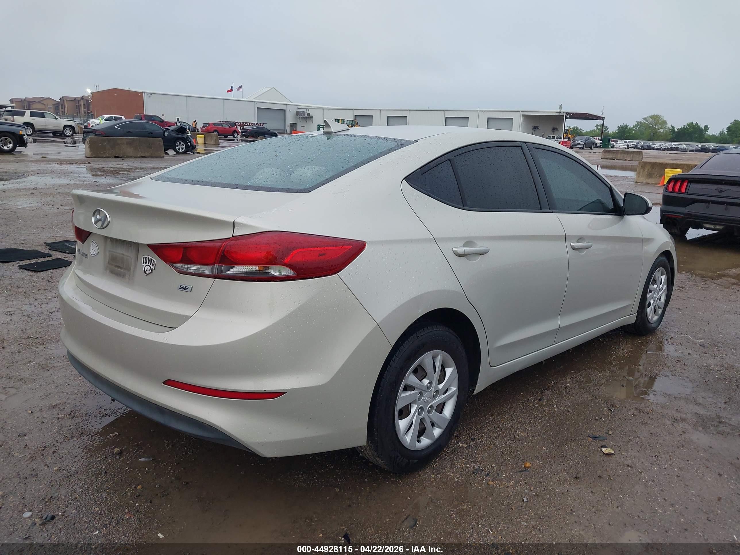HYUNDAI ELANTRA image 4