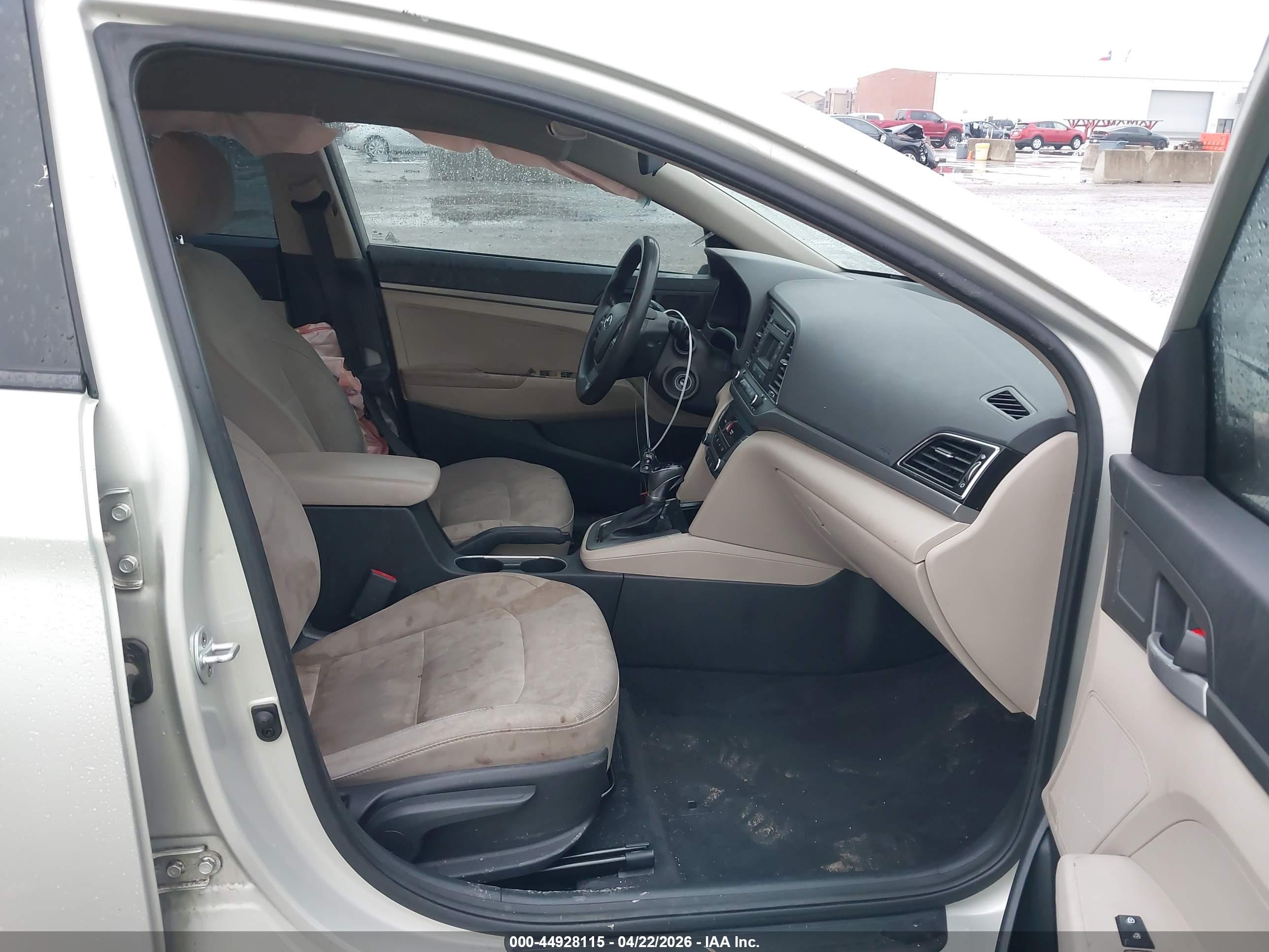 HYUNDAI ELANTRA image 5