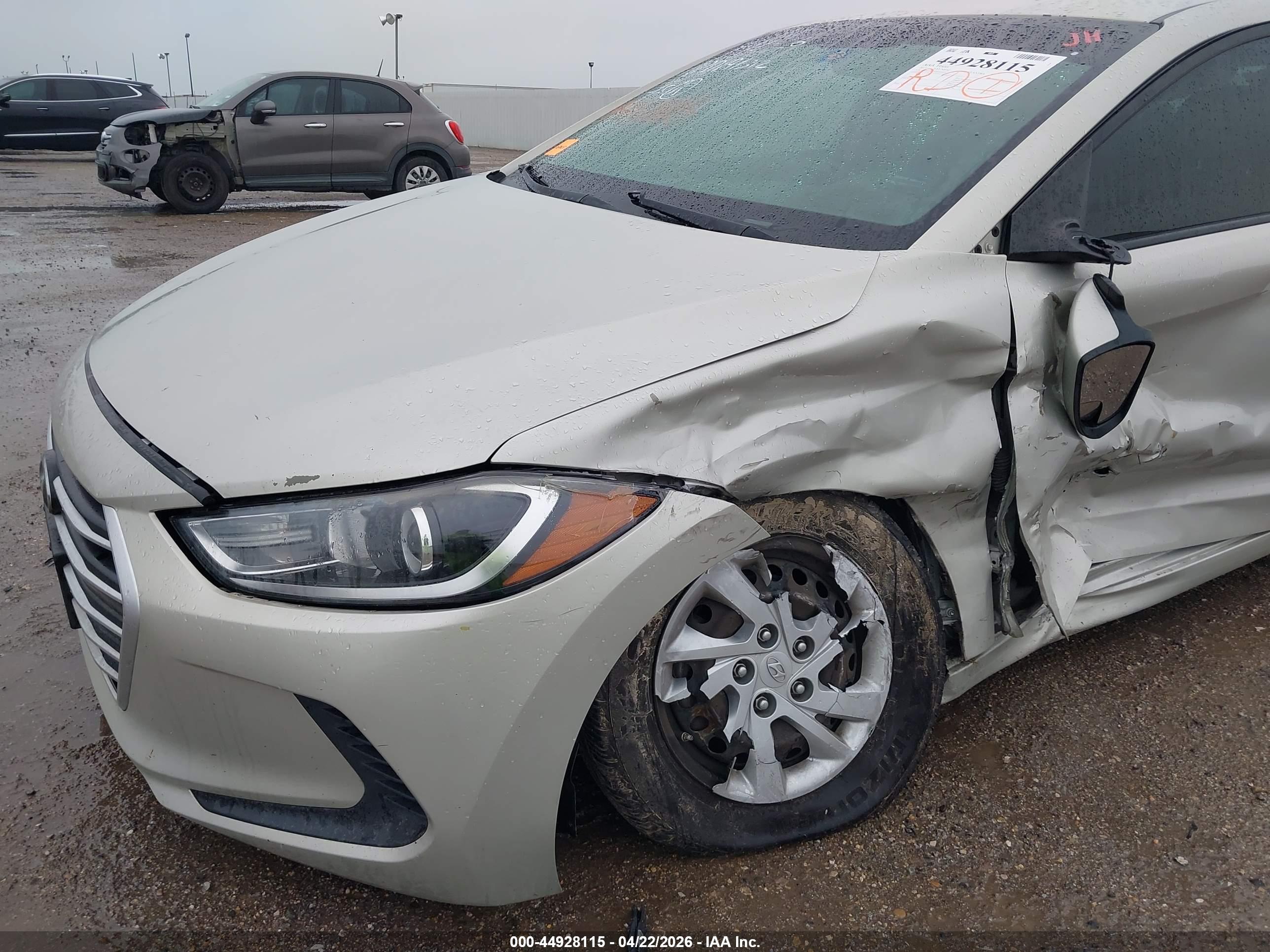 HYUNDAI ELANTRA image 6