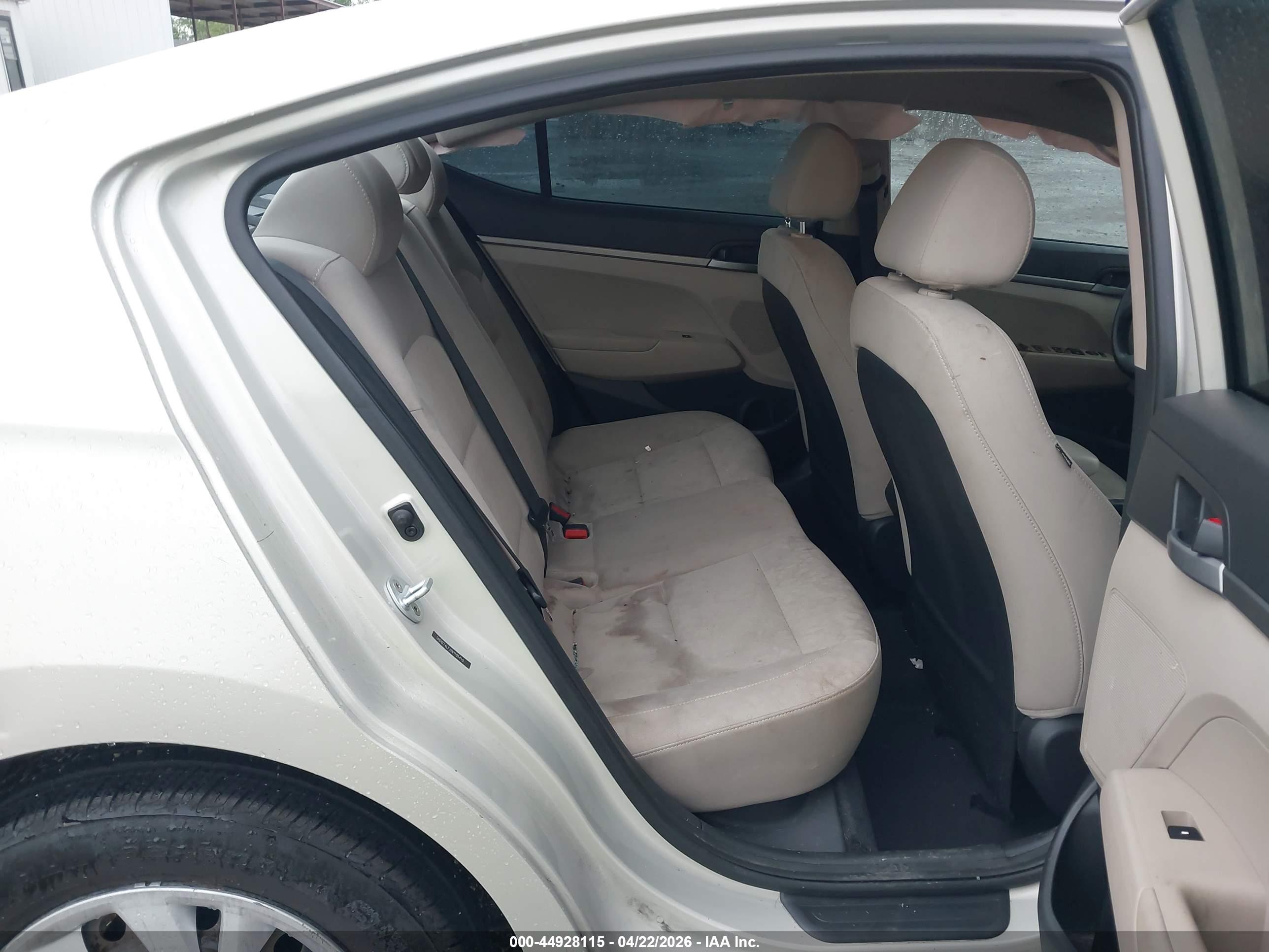 HYUNDAI ELANTRA image 8