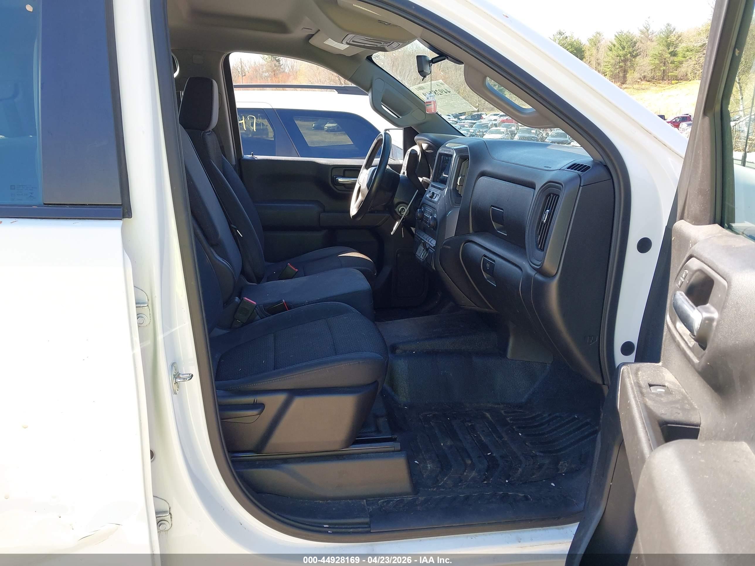 CHEVROLET SILVERADO image 5