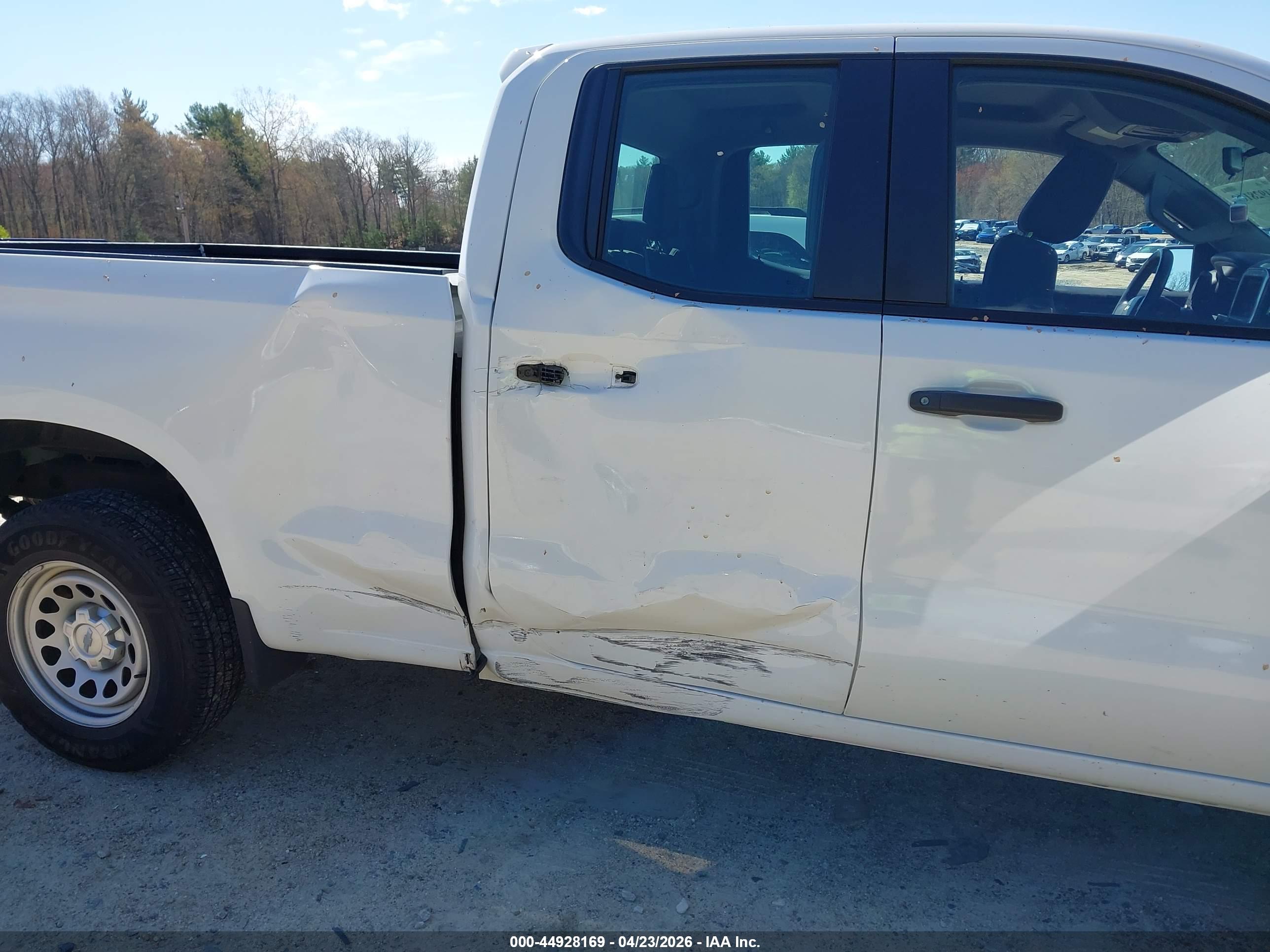 CHEVROLET SILVERADO image 6
