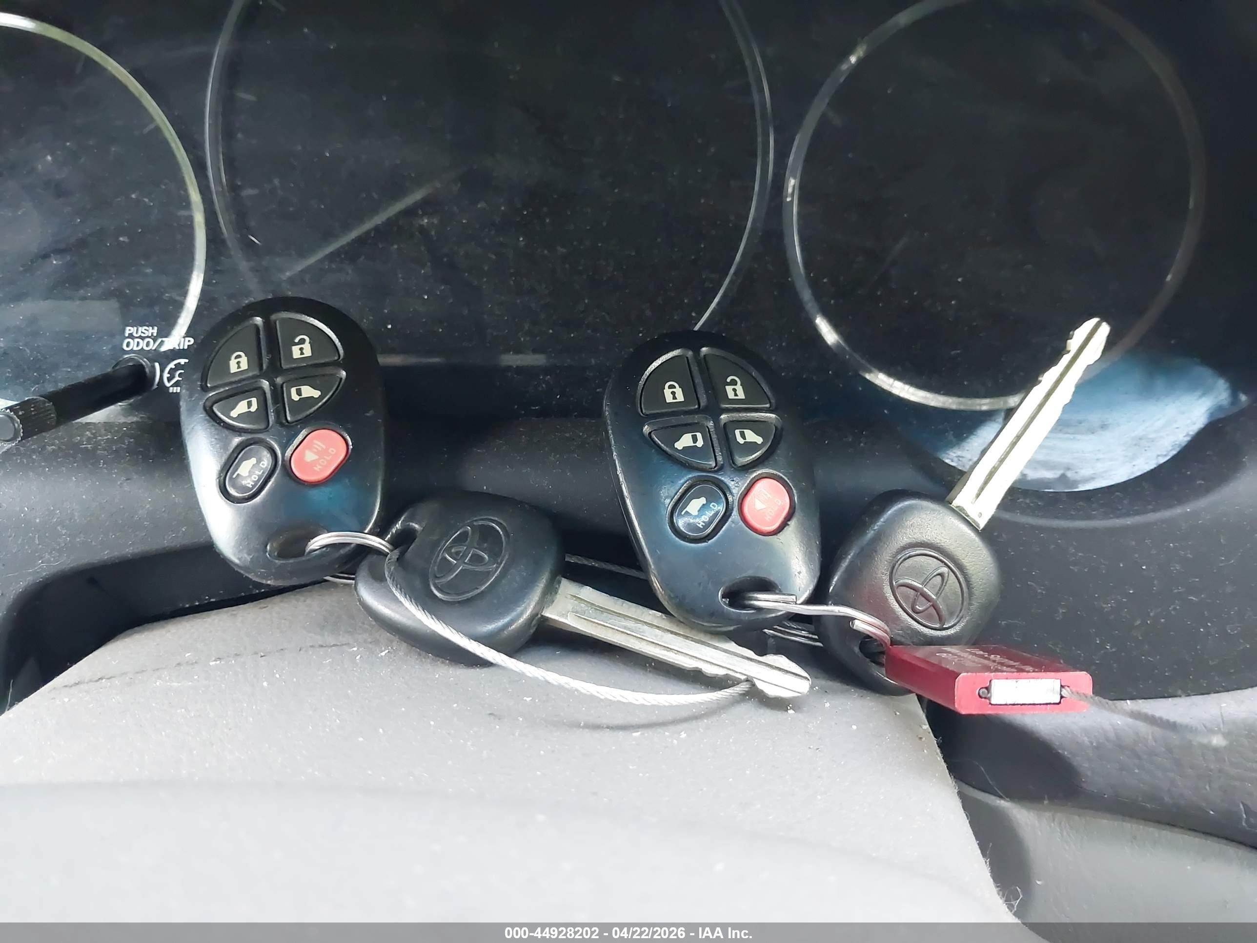 TOYOTA SIENNA image 11