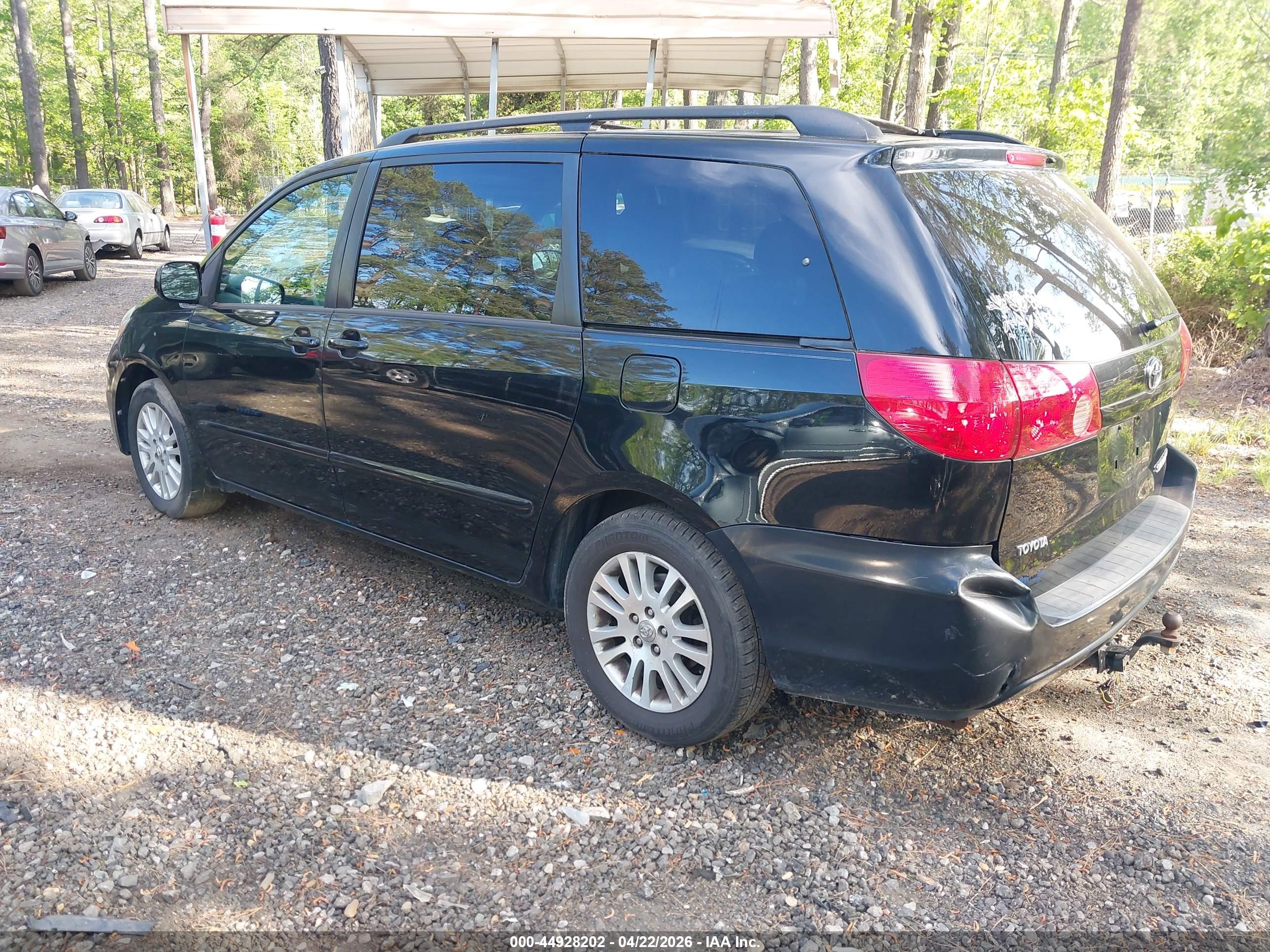 TOYOTA SIENNA image 3