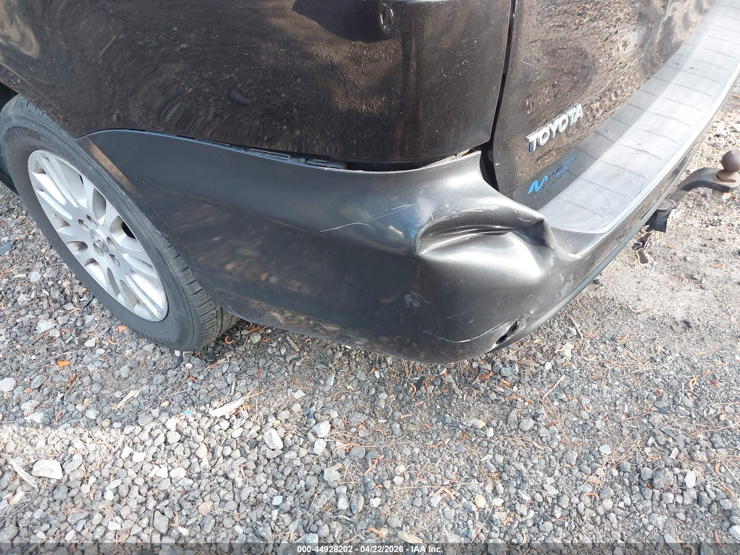 TOYOTA SIENNA image 6