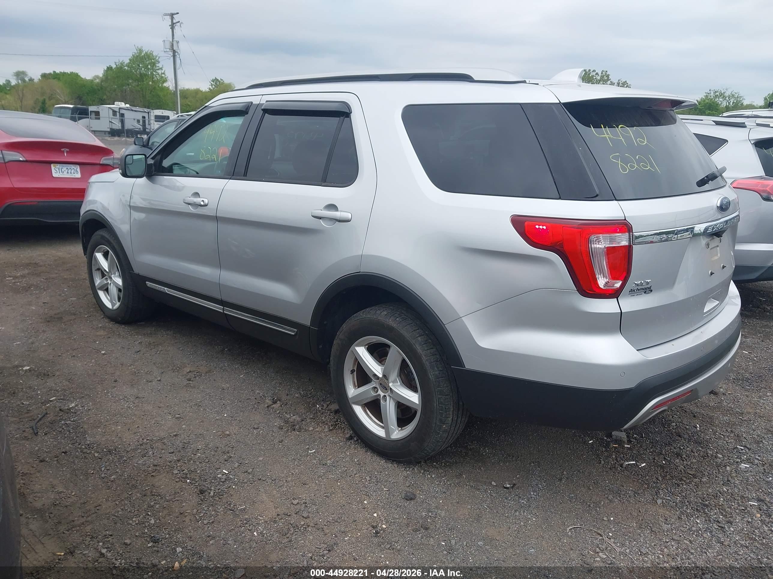 FORD EXPLORER image 3