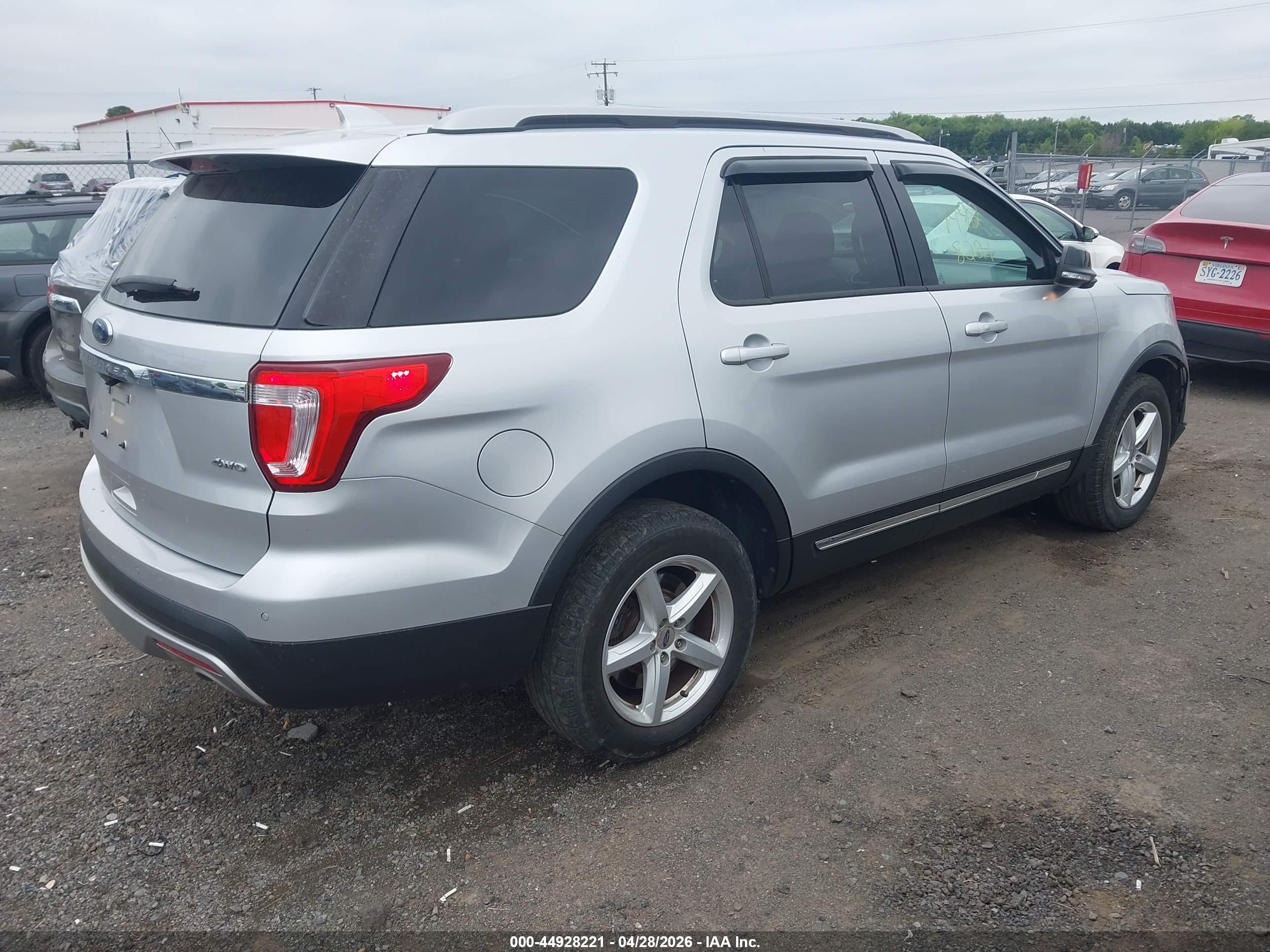 FORD EXPLORER image 4