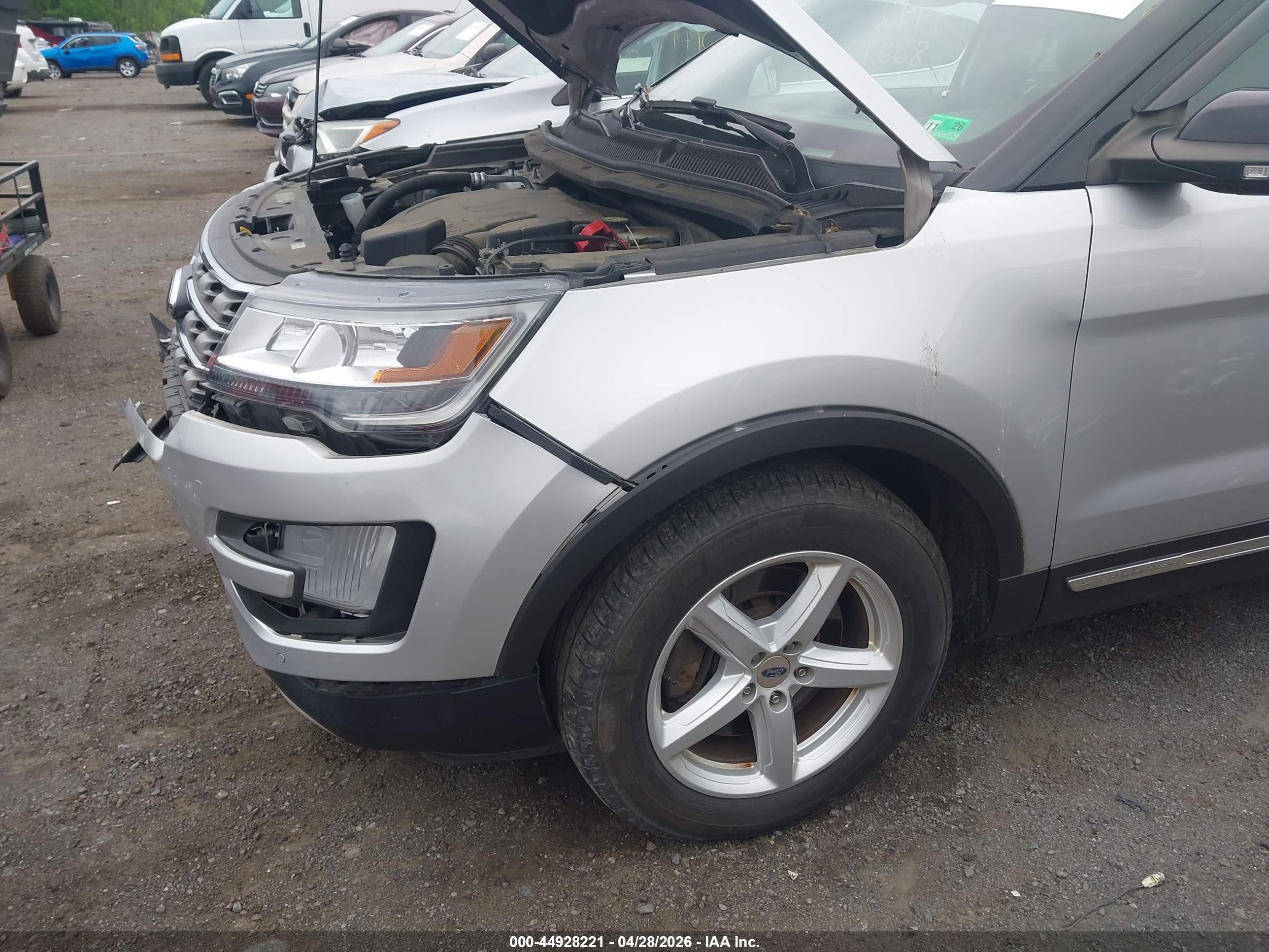 FORD EXPLORER image 6
