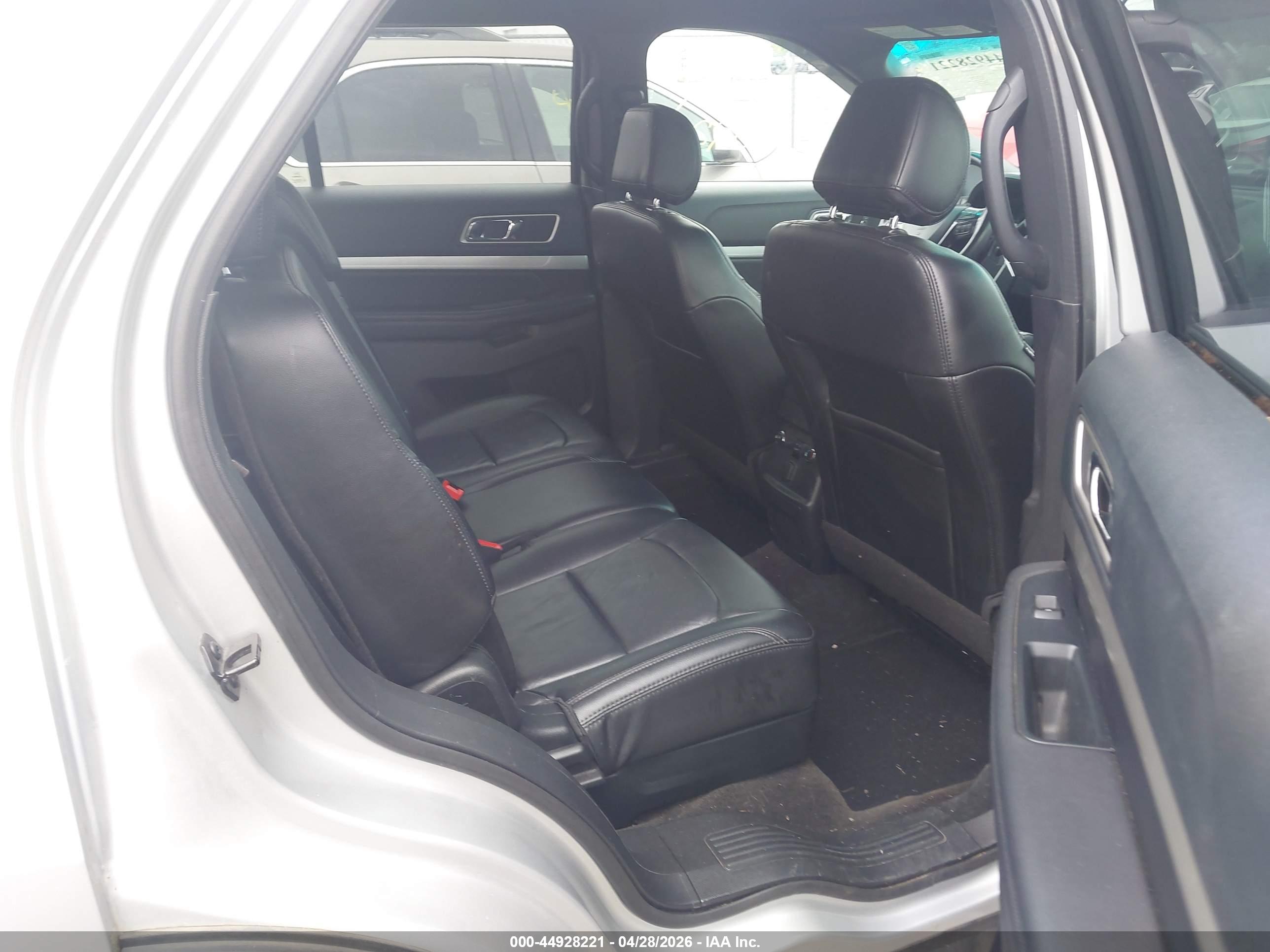 FORD EXPLORER image 8