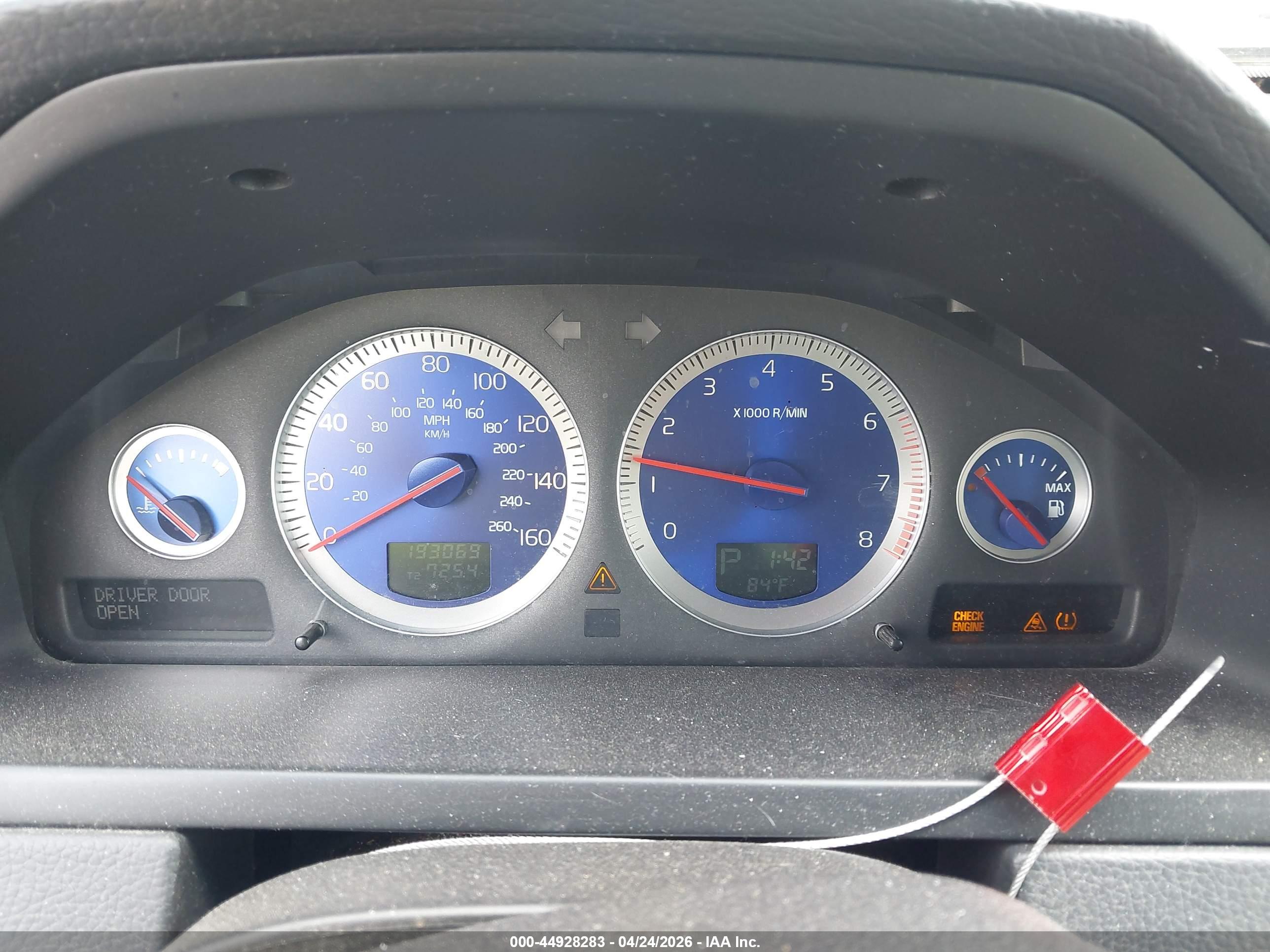 VOLVO XC90 image 7
