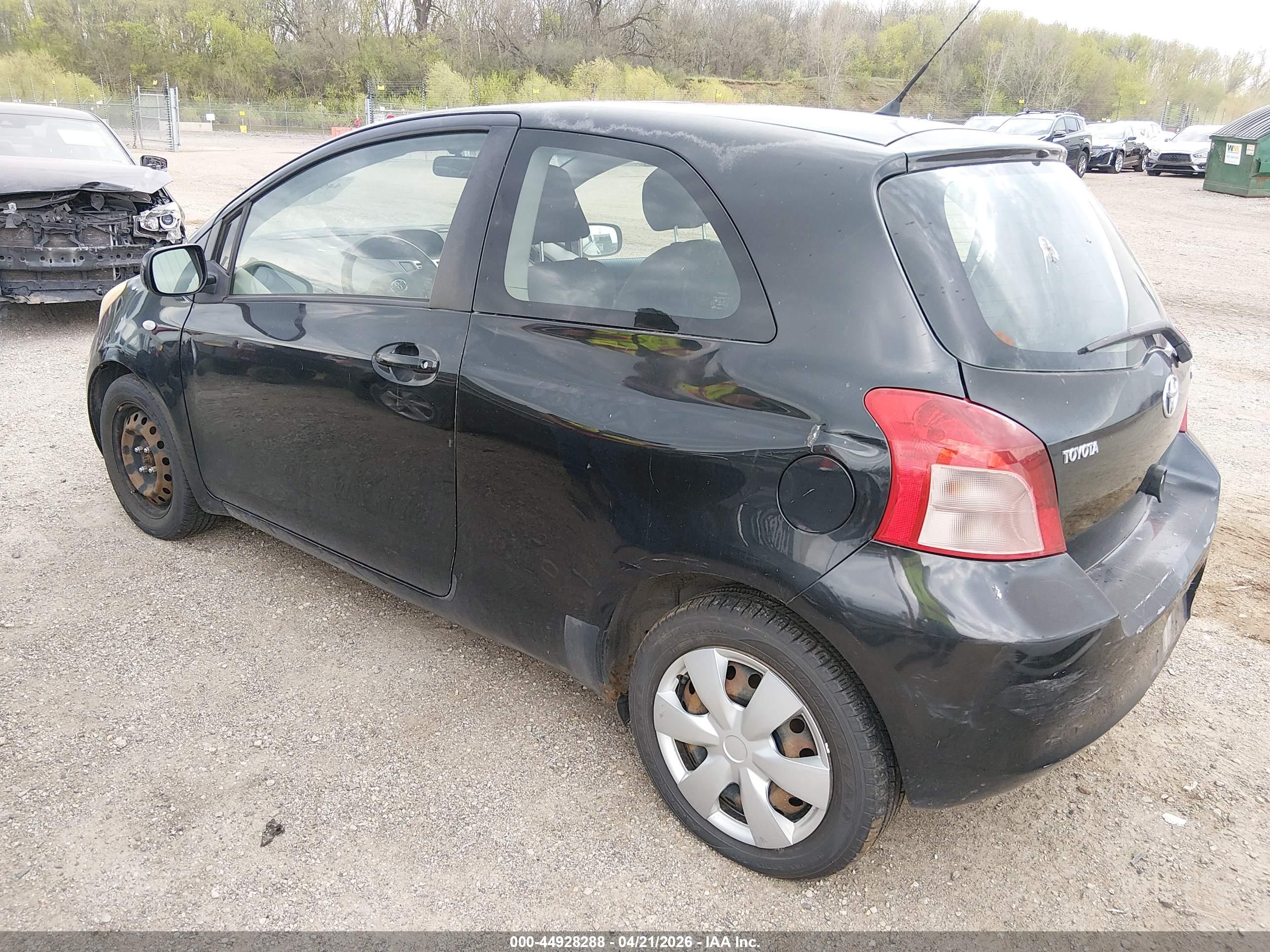 TOYOTA YARIS image 3