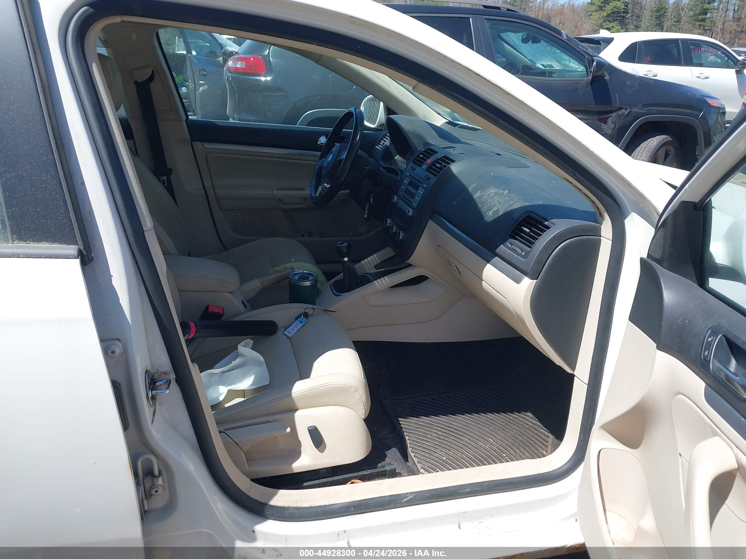 VOLKSWAGEN JETTA image 5