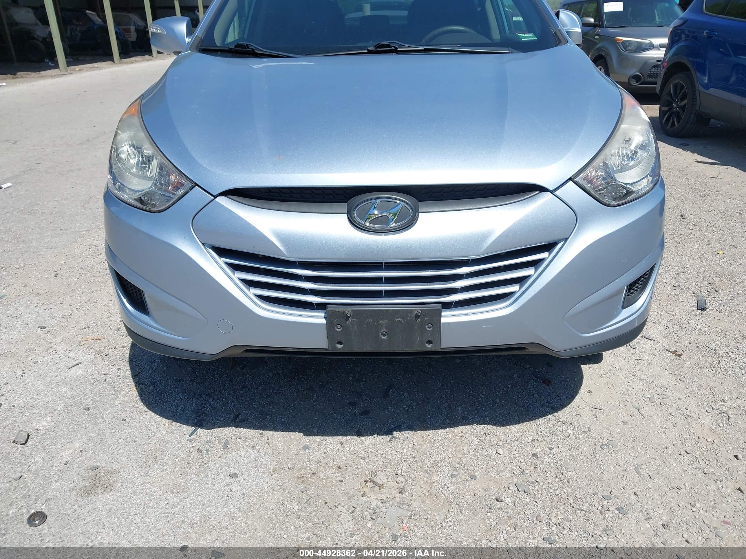 HYUNDAI TUCSON image 6