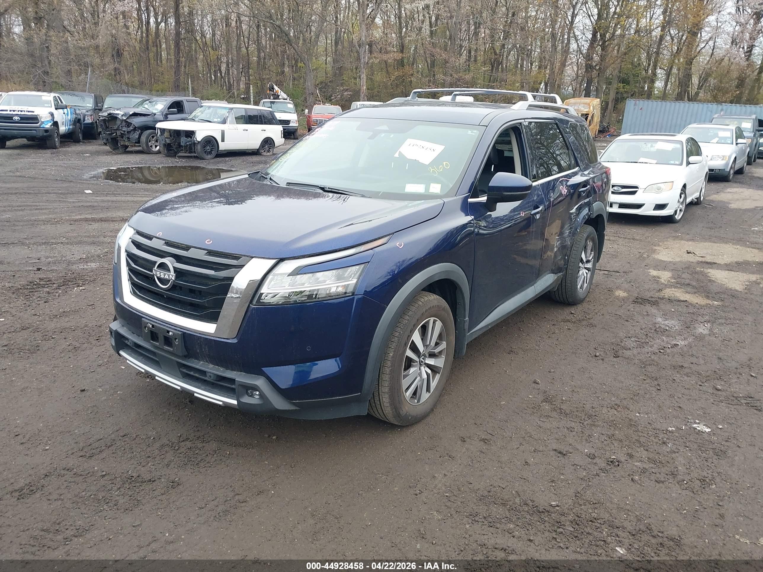 NISSAN PATHFINDER image 2