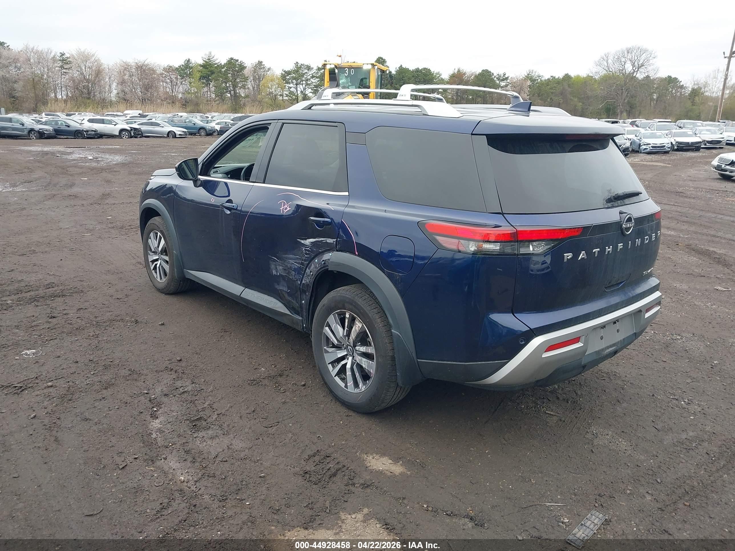 NISSAN PATHFINDER image 3
