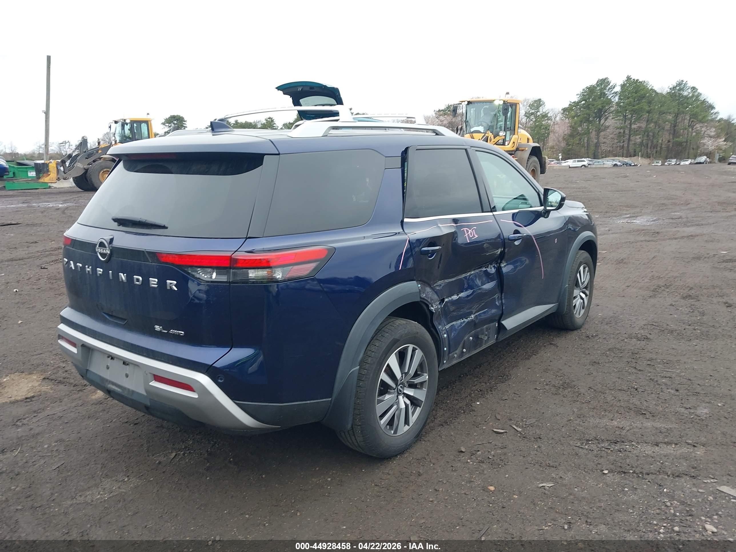 NISSAN PATHFINDER image 4