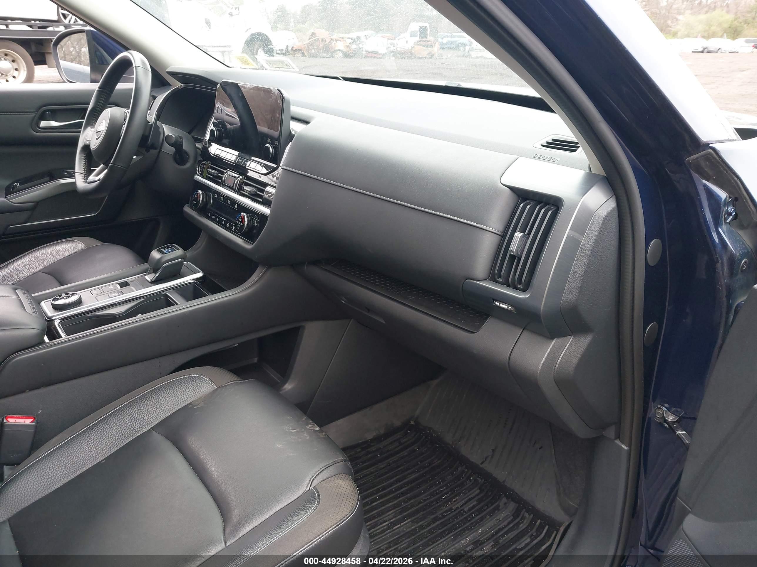 NISSAN PATHFINDER image 5