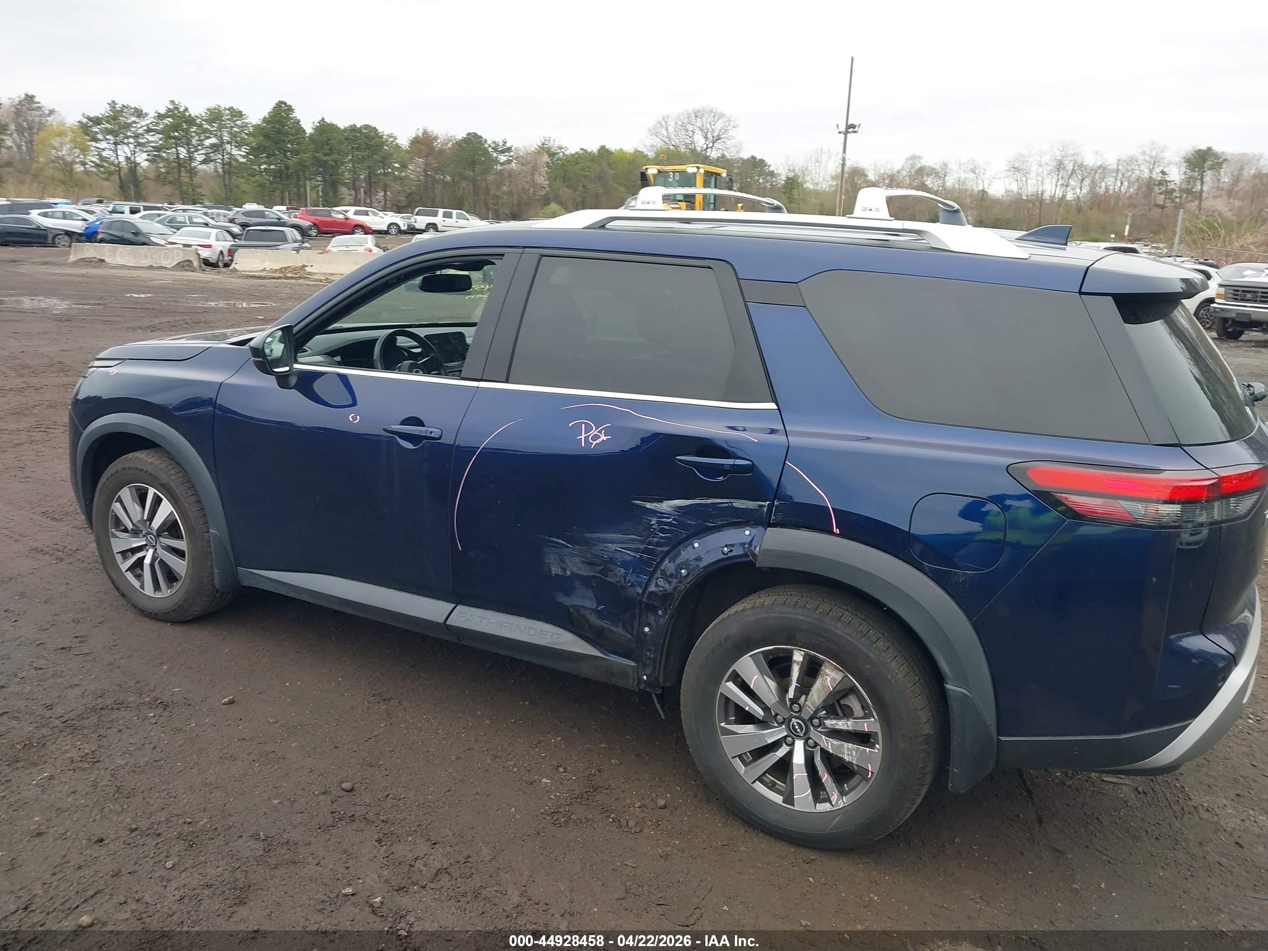 NISSAN PATHFINDER image 6