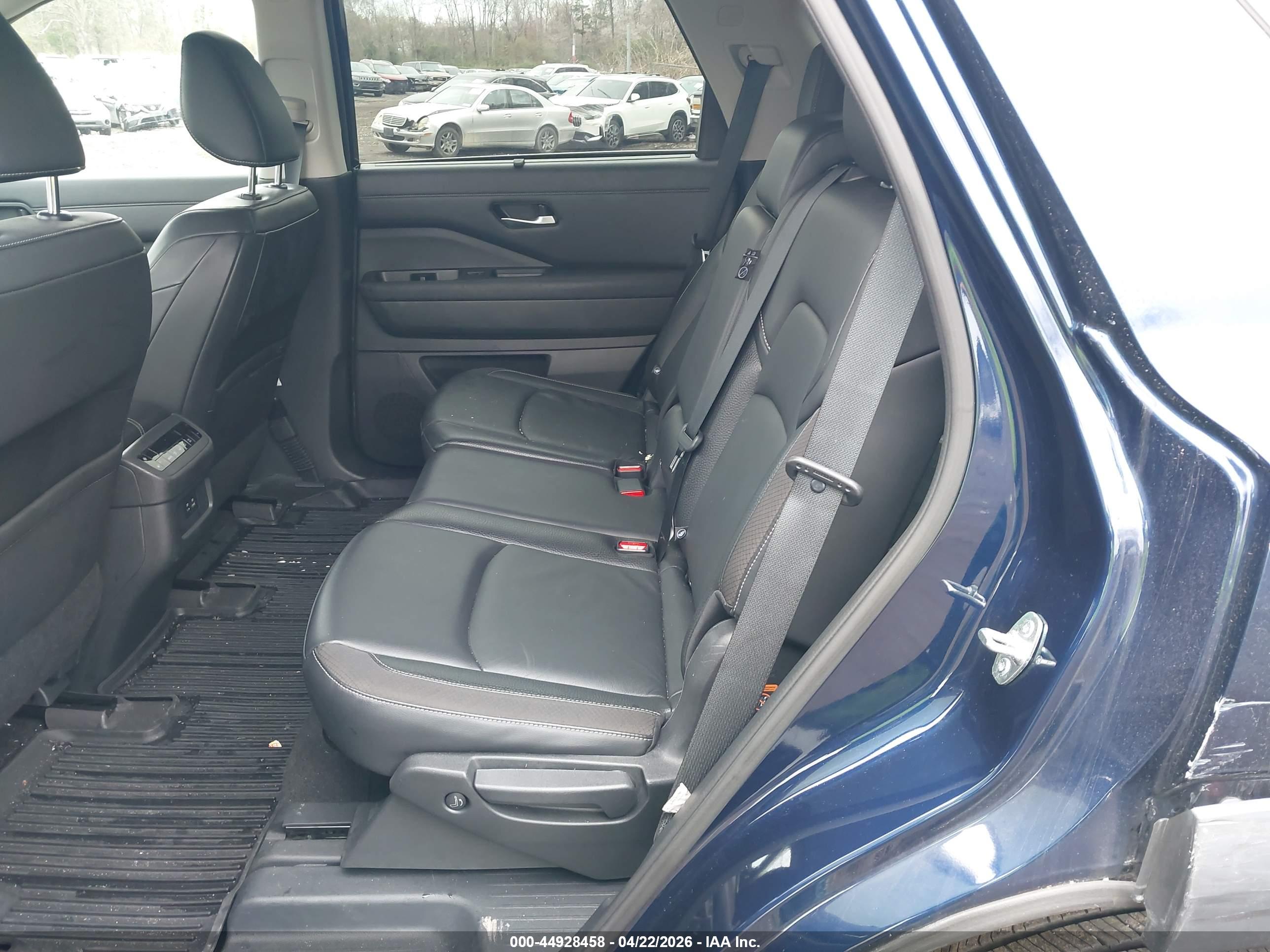 NISSAN PATHFINDER image 8