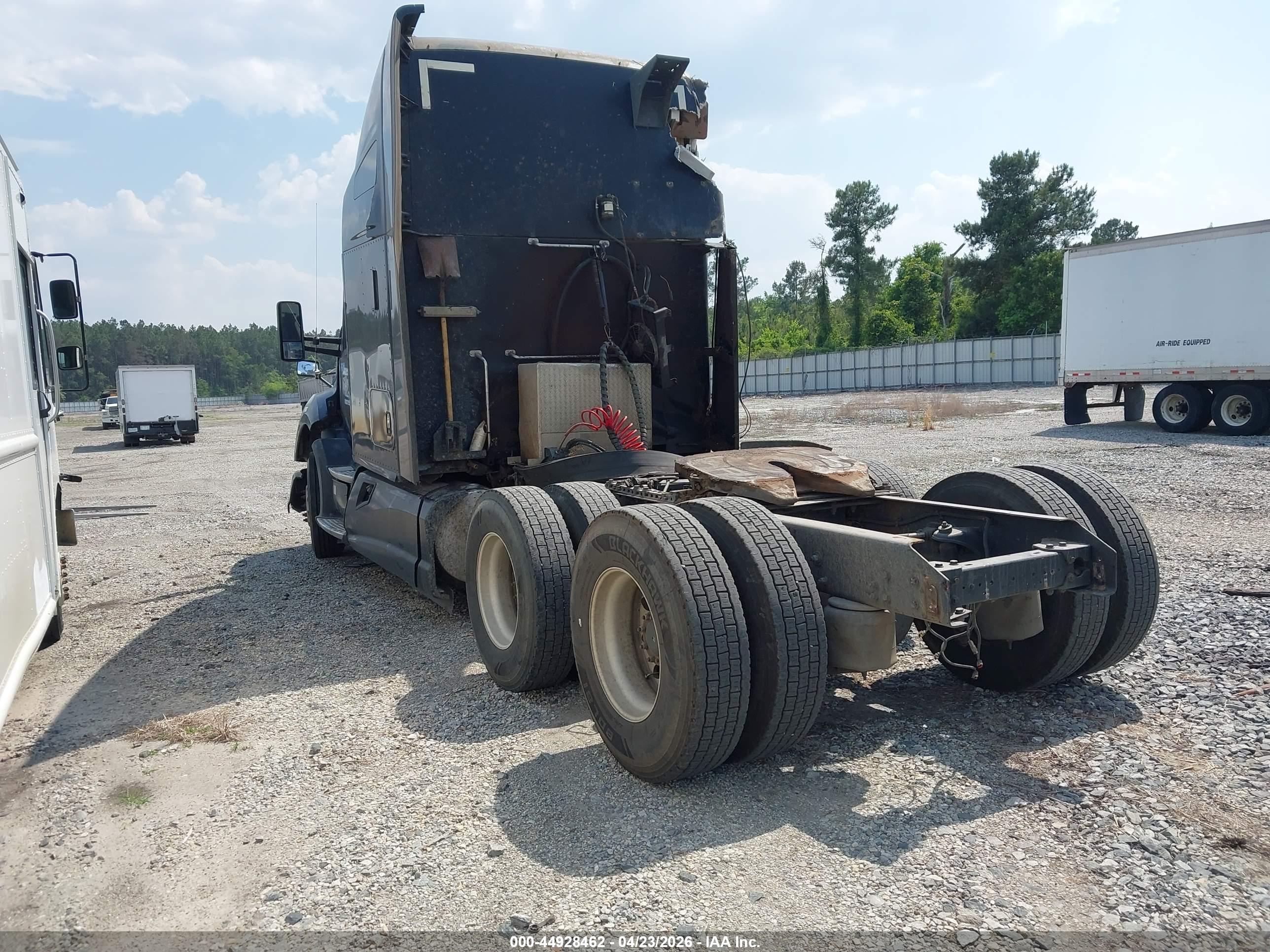 KENWORTH CONSTRUCTION image 3