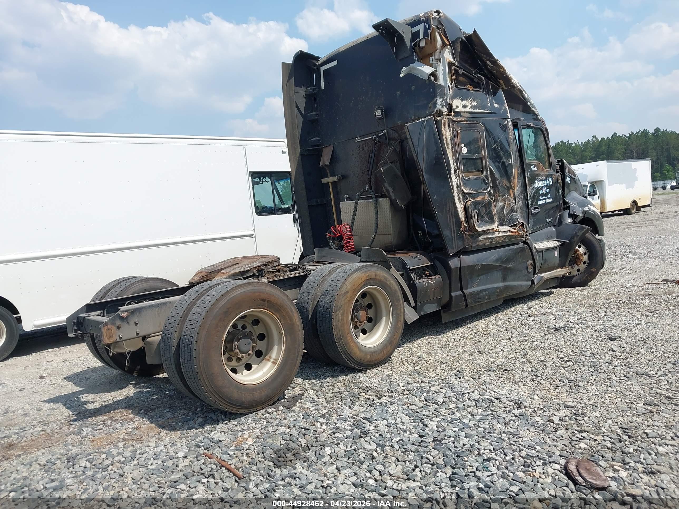 KENWORTH CONSTRUCTION image 4