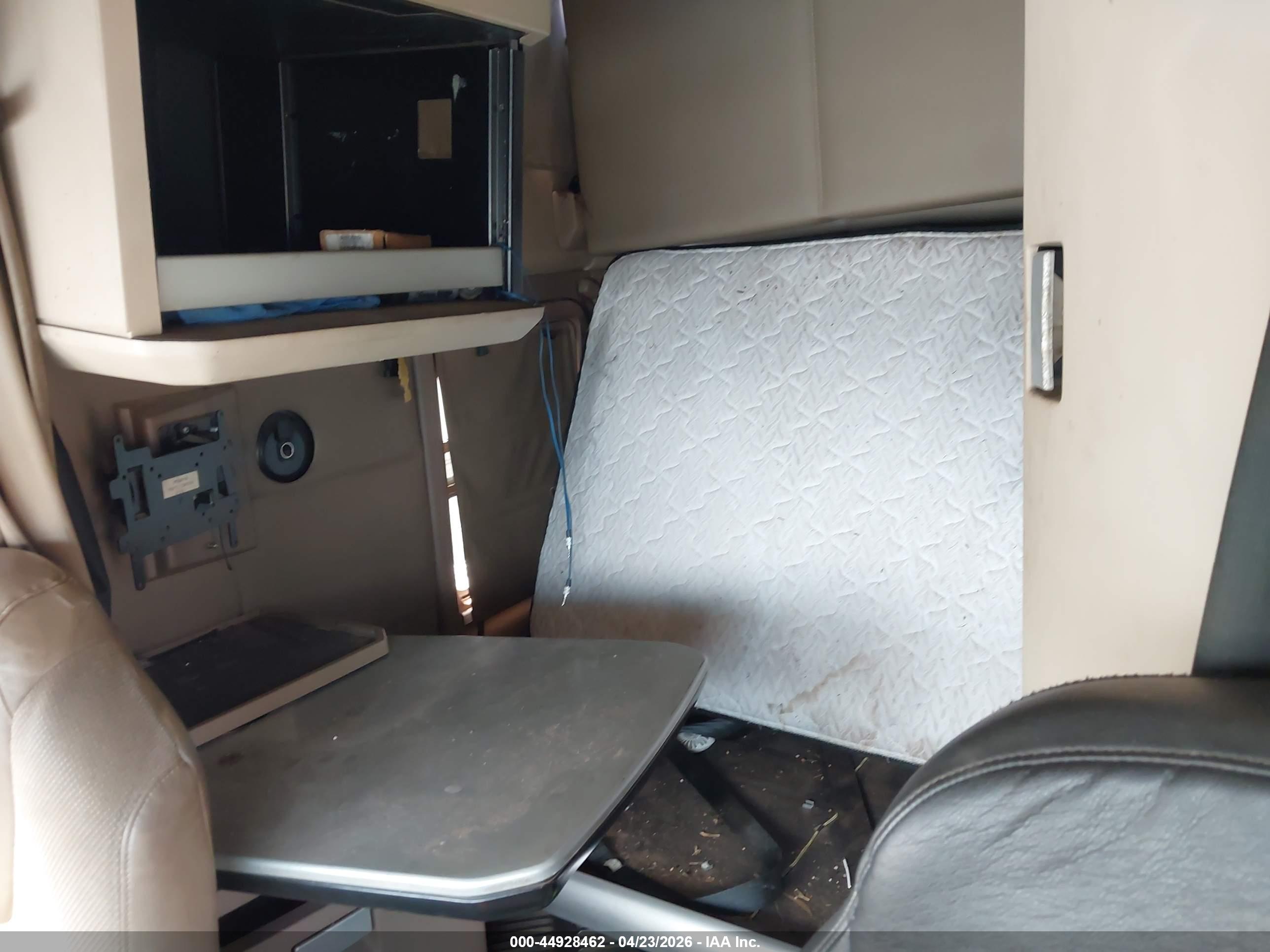 KENWORTH CONSTRUCTION image 8