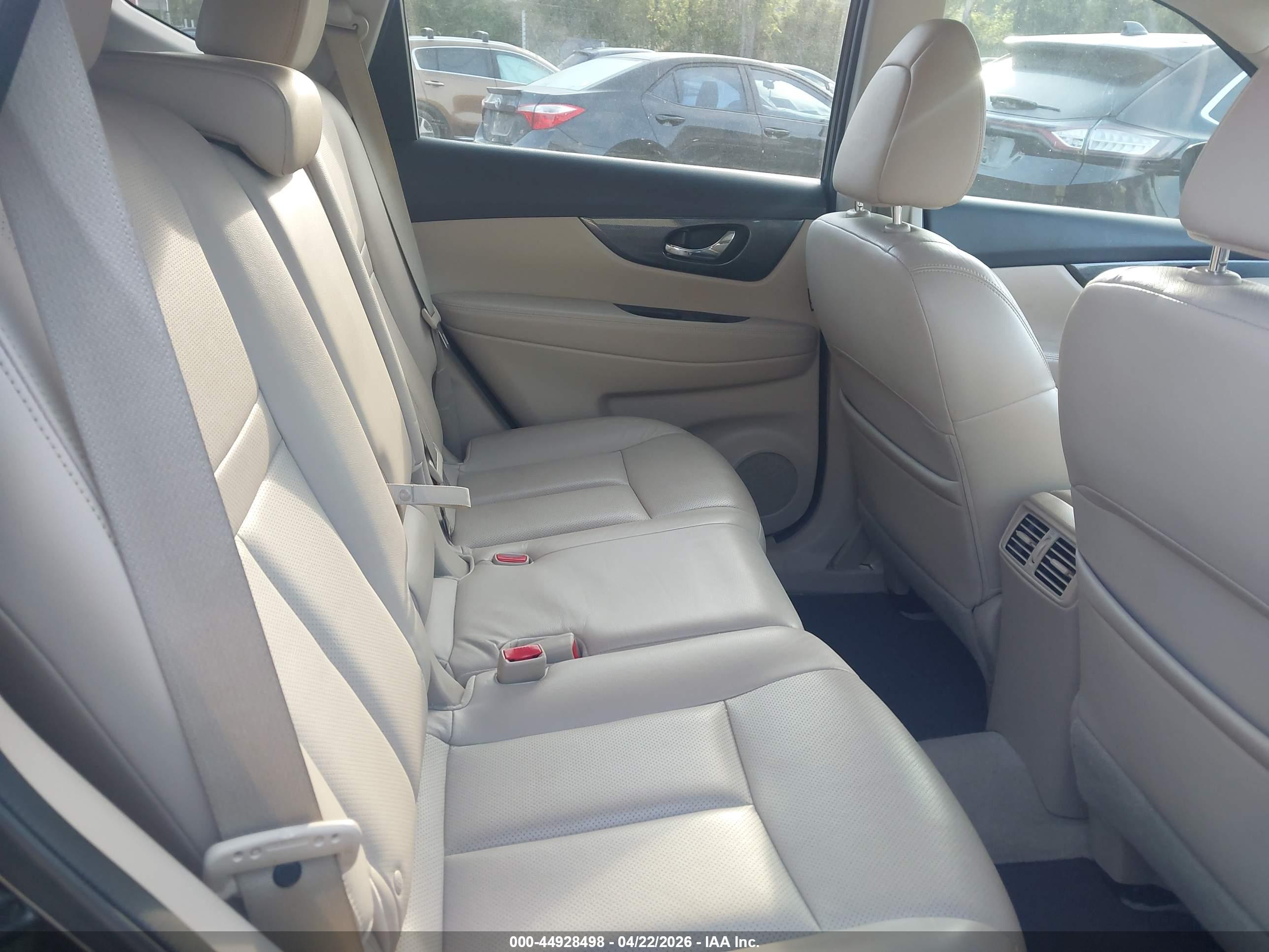 NISSAN ROGUE image 8