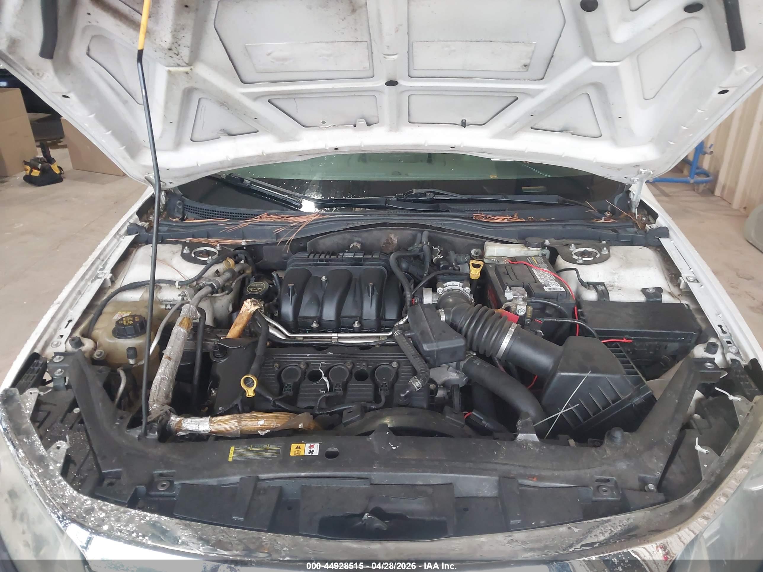 FORD FUSION image 10