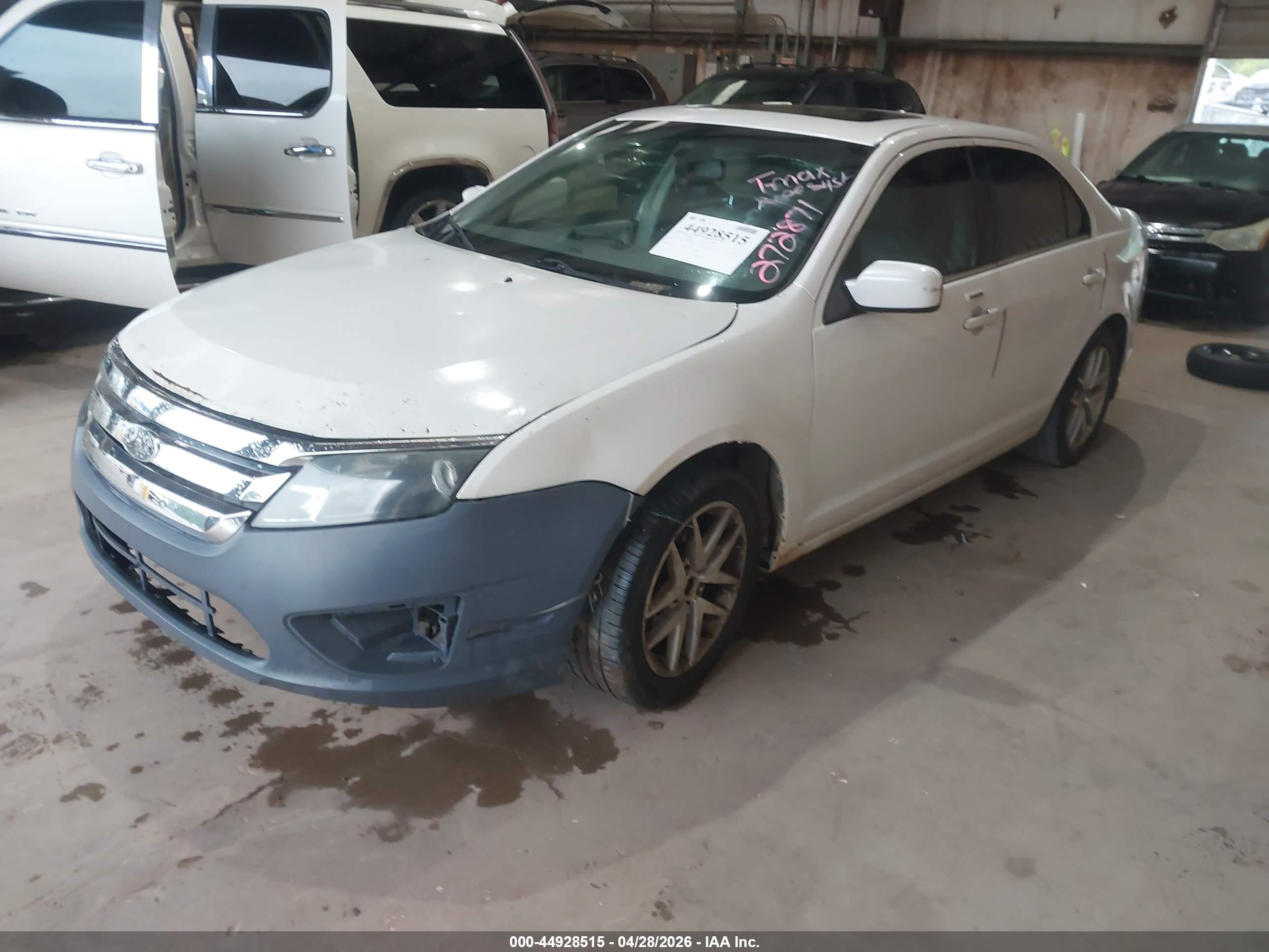 FORD FUSION image 2