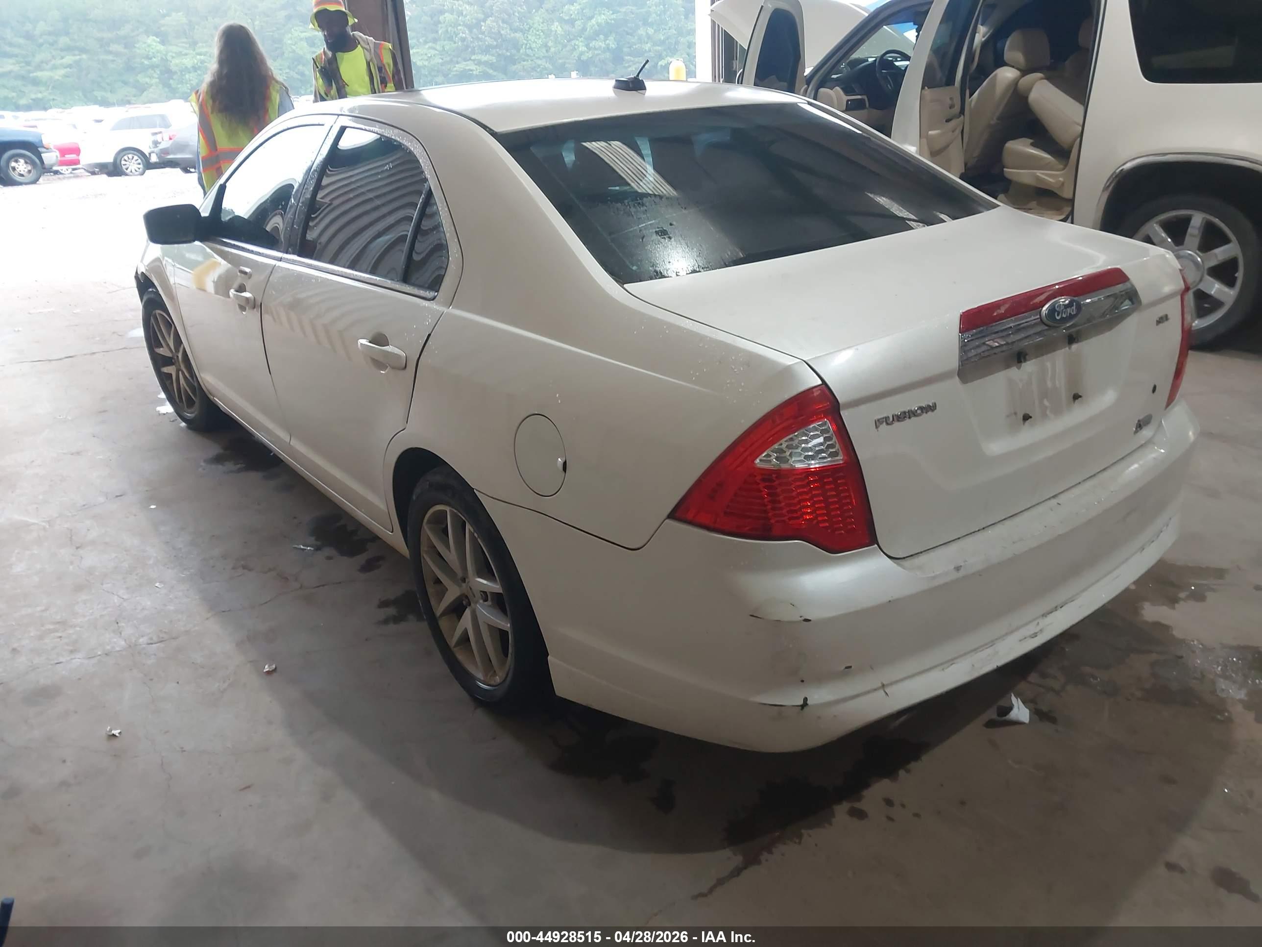 FORD FUSION image 3