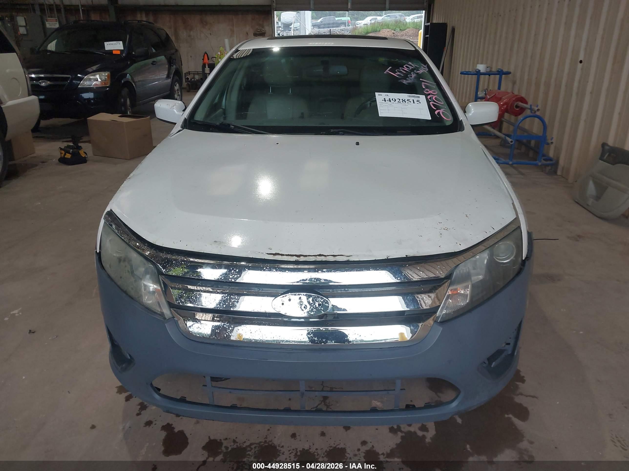 FORD FUSION image 6