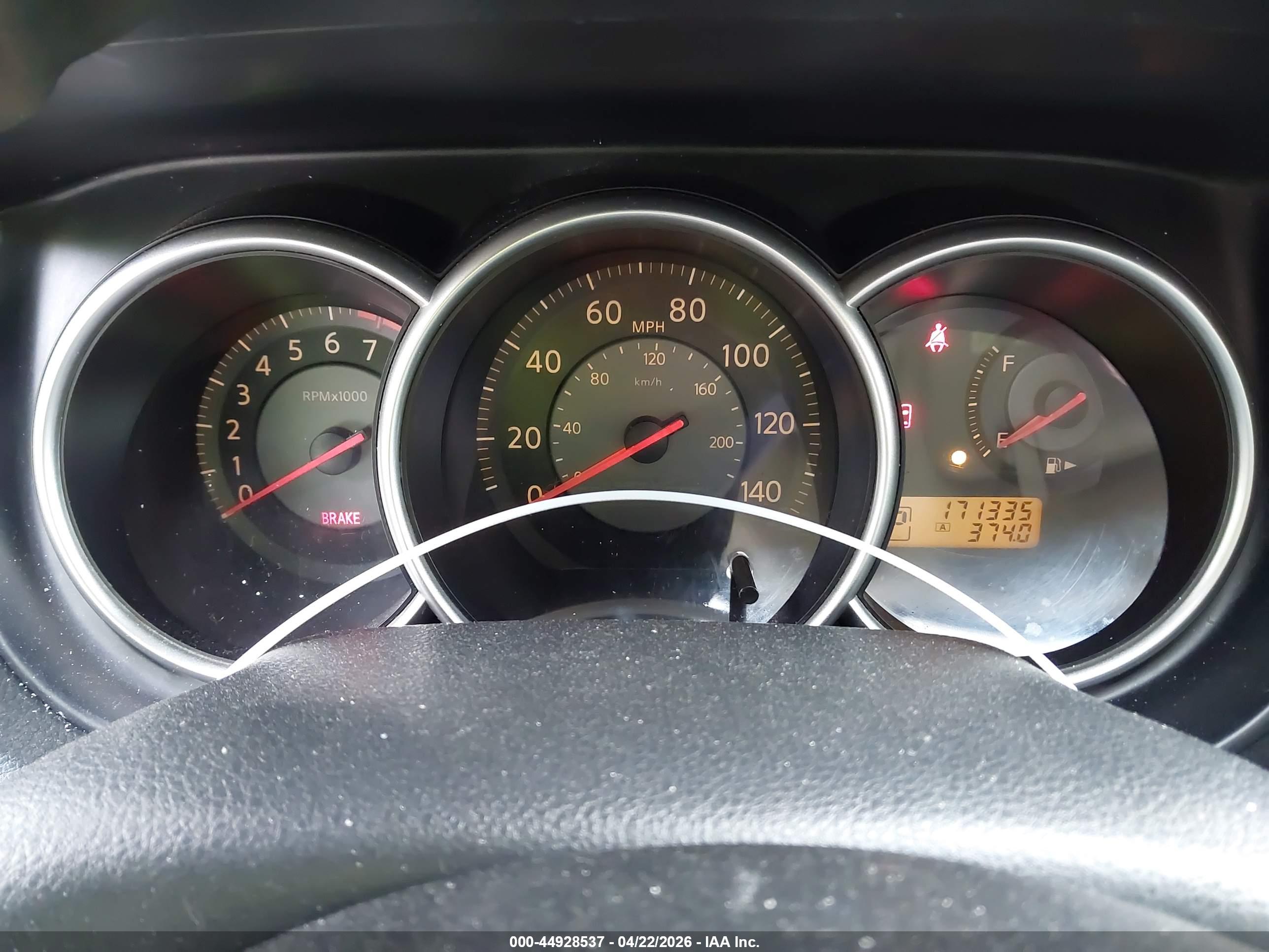 NISSAN VERSA image 7