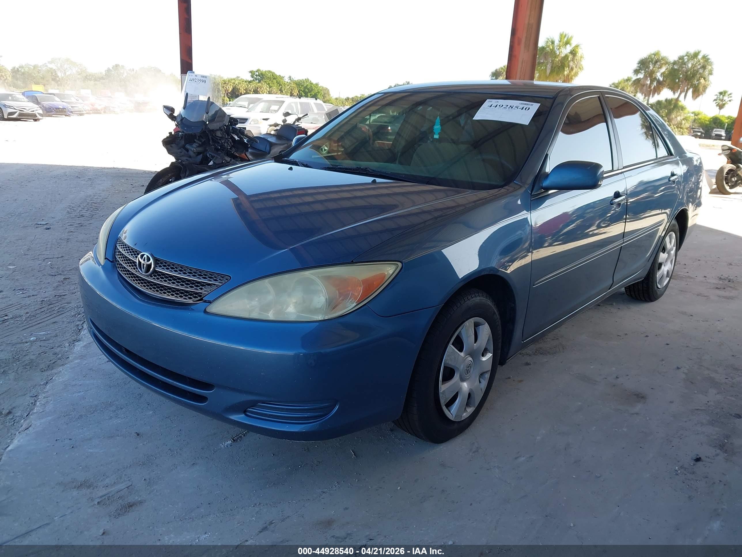 TOYOTA CAMRY image 2