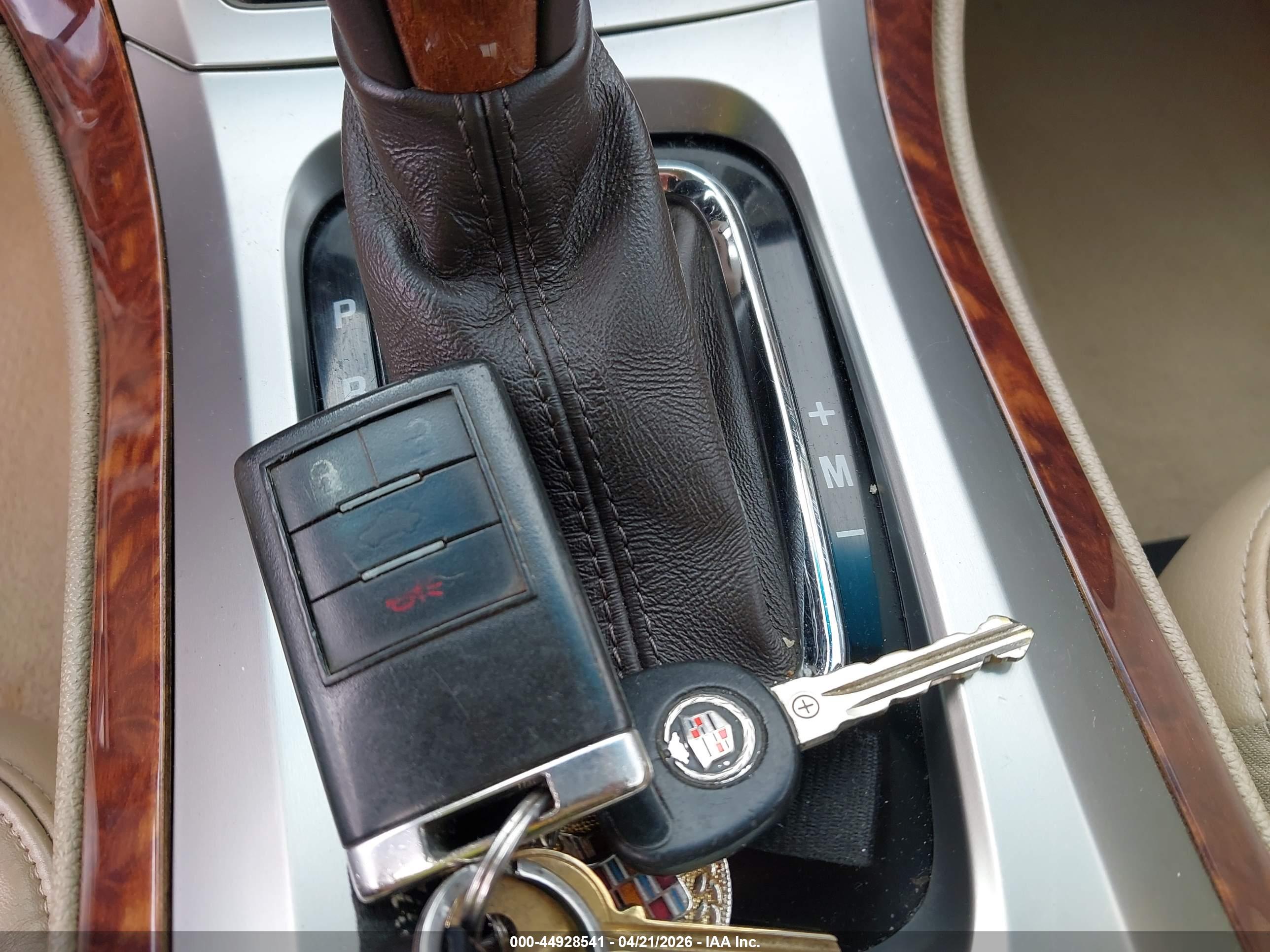 CADILLAC CTS image 11