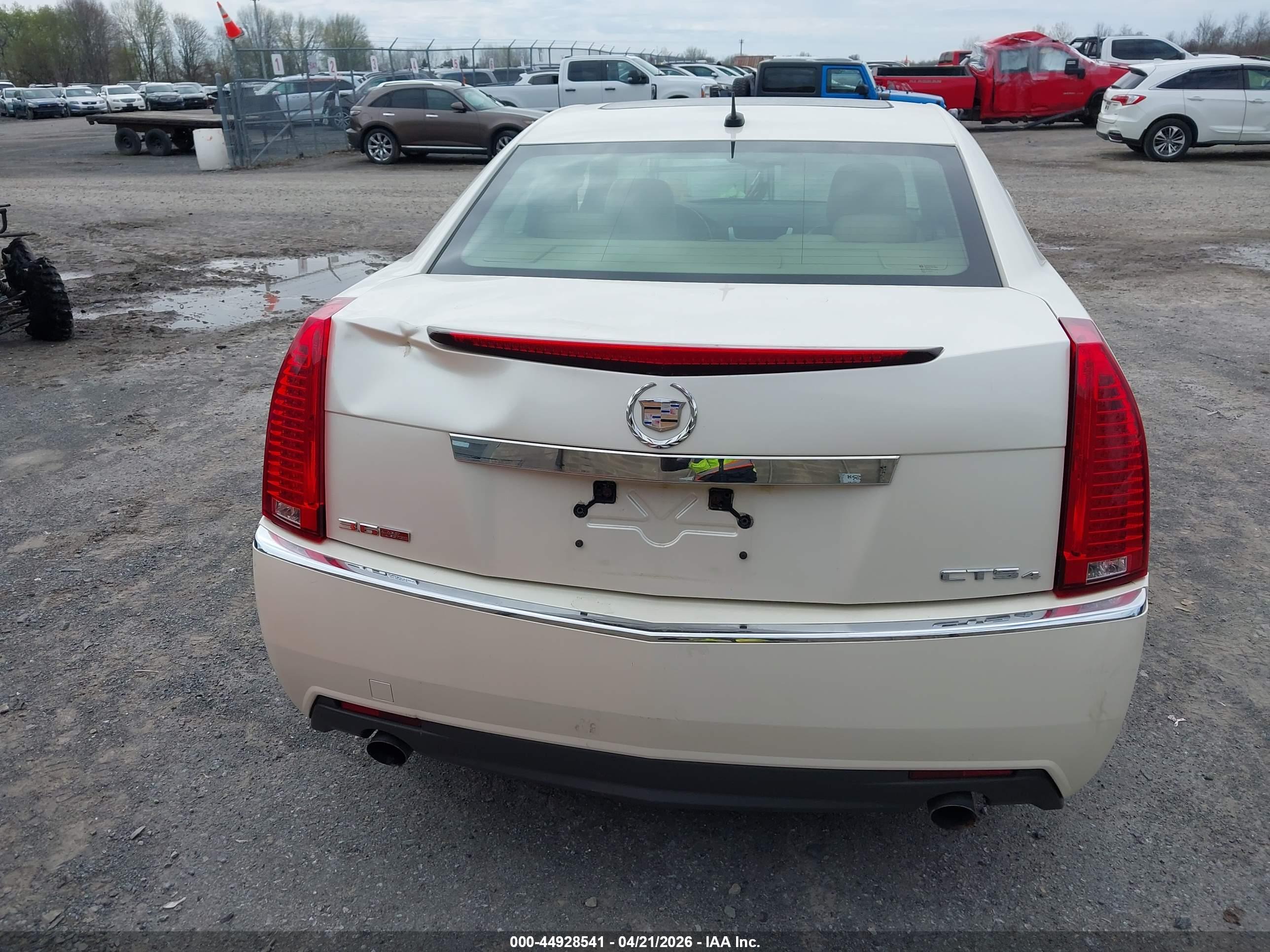 CADILLAC CTS image 6